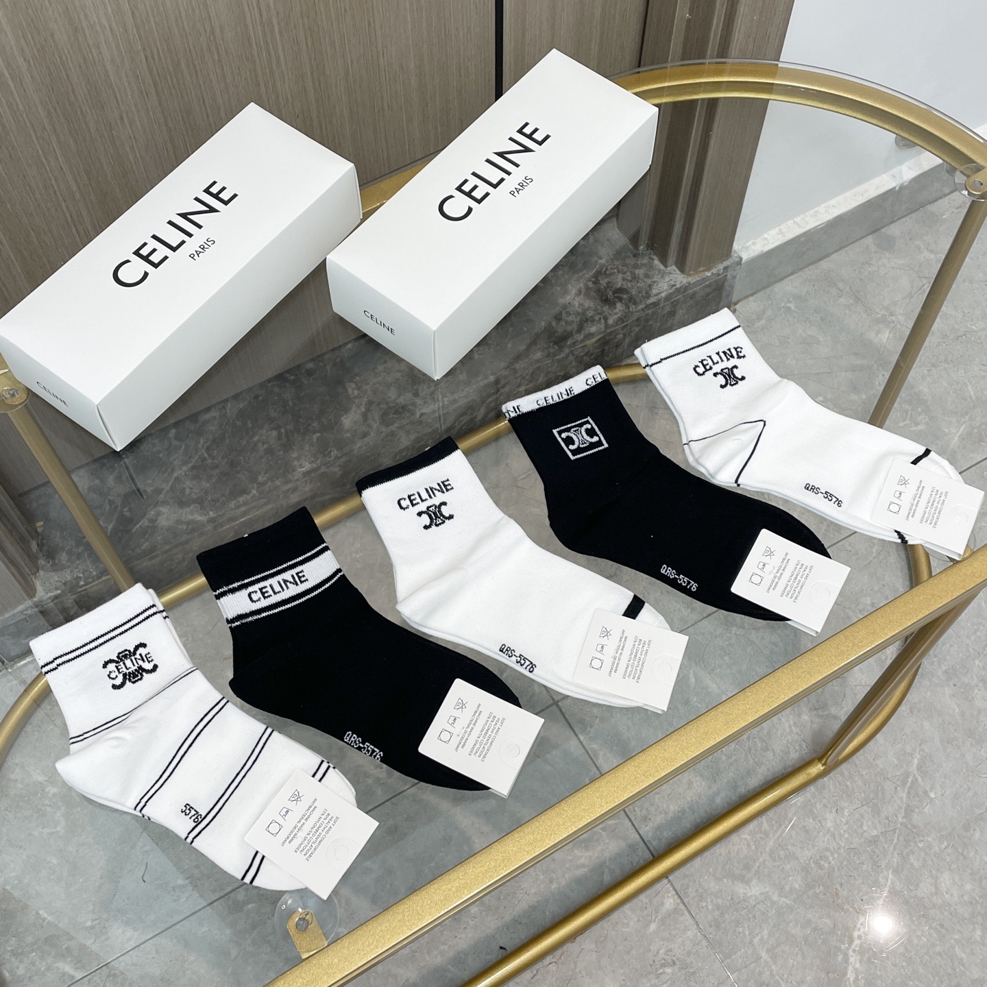 配包装【一盒五双】🌟Celine赛琳 爆款中筒袜🌟高版本 ～好看到爆炸 欧美大牌中筒袜🔥🌟潮人必不能少的