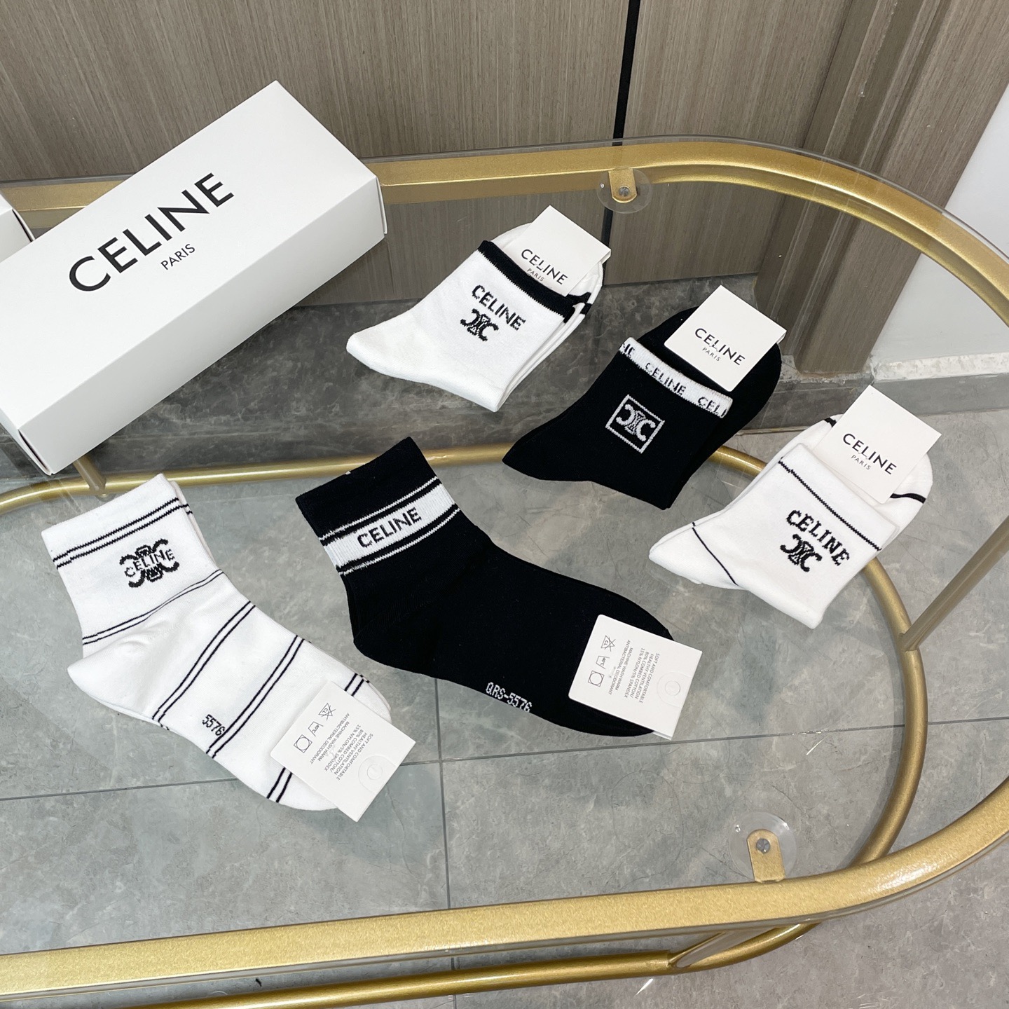 配包装【一盒五双】🌟Celine赛琳 爆款中筒袜🌟高版本 ～好看到爆炸 欧美大牌中筒袜🔥🌟潮人必不能少的
