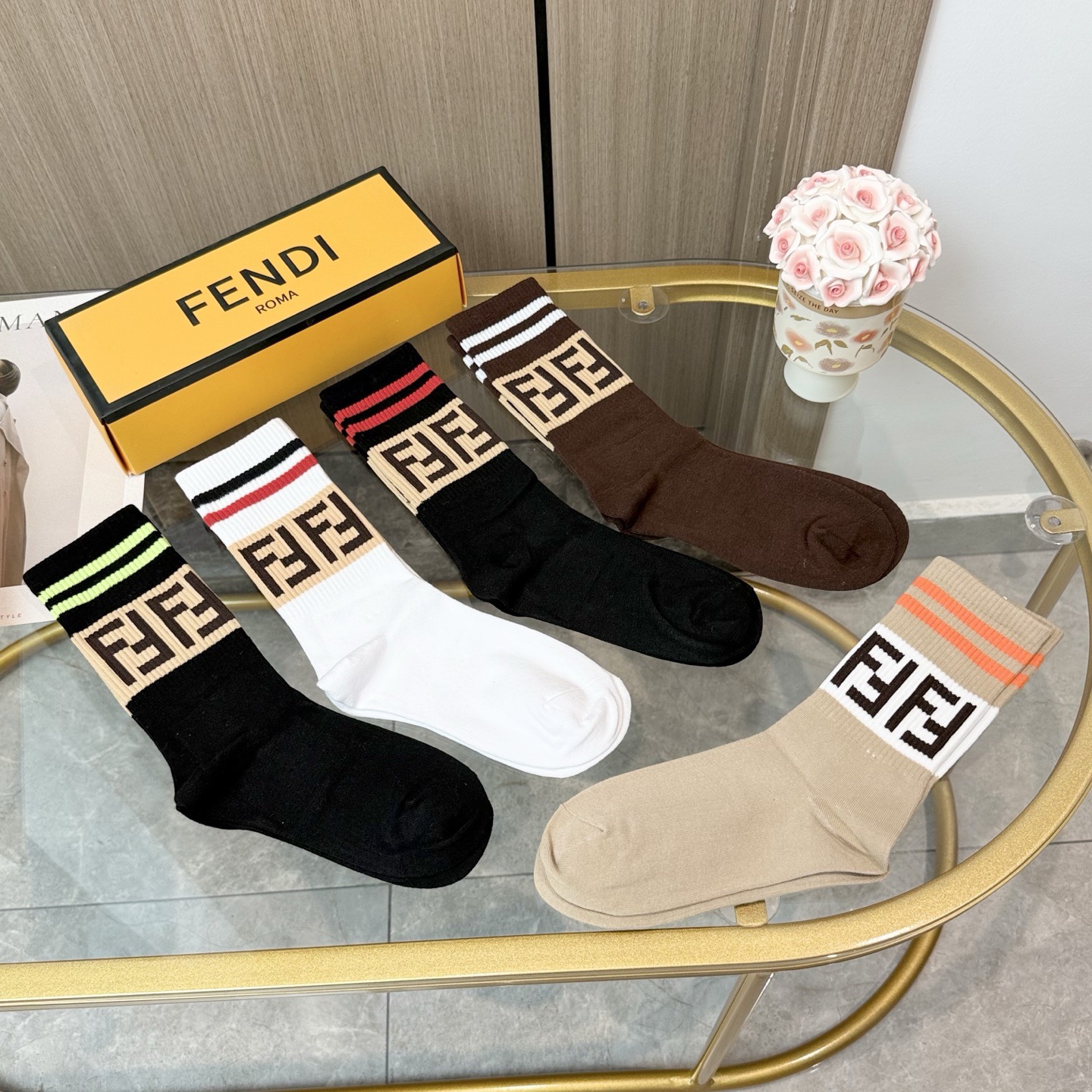 配包装【一盒五双】FENDI · 芬迪❗️大F新品高筒袜子❗️超级经典的双F标志，纯棉材质制造，透气舒适