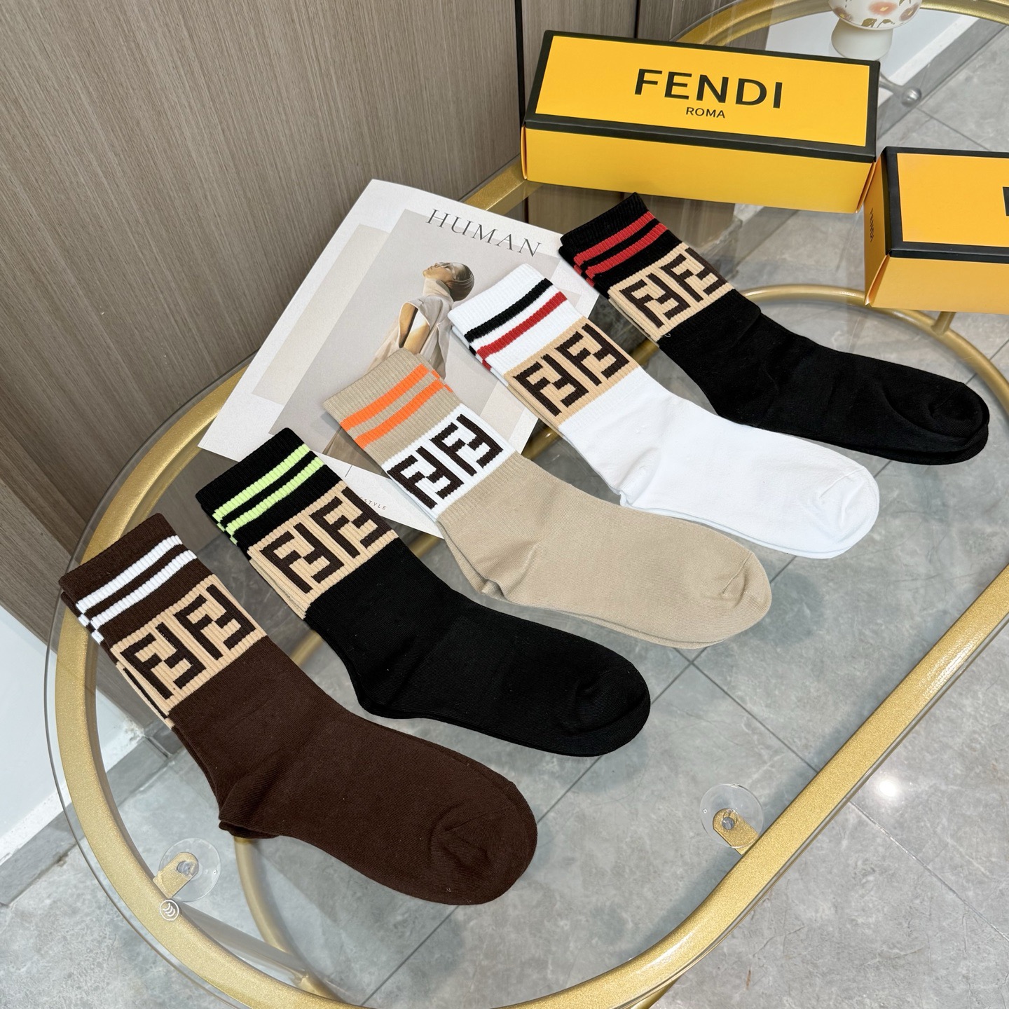 配包装【一盒五双】FENDI · 芬迪❗️大F新品高筒袜子❗️超级经典的双F标志，纯棉材质制造，透气舒适