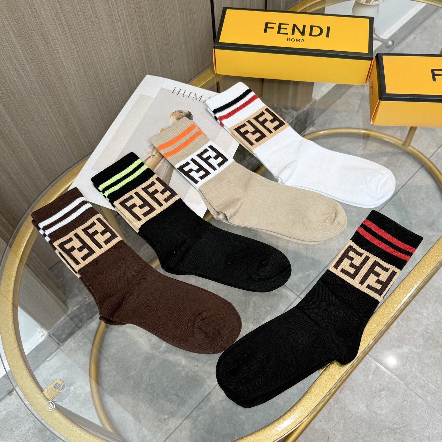 配包装【一盒五双】FENDI · 芬迪❗️大F新品高筒袜子❗️超级经典的双F标志，纯棉材质制造，透气舒适