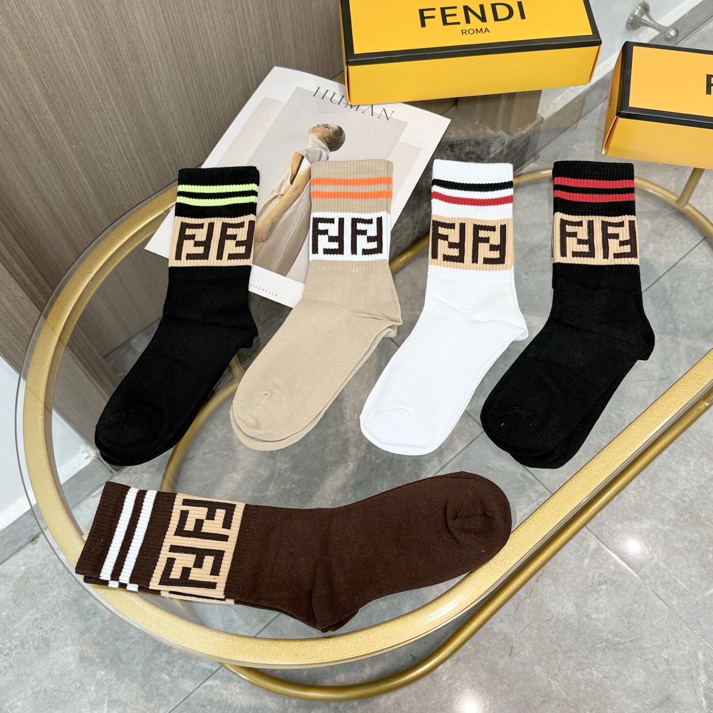 配包装【一盒五双】FENDI · 芬迪❗️大F新品高筒袜子❗️超级经典的双F标志，纯棉材质制造，透气舒适