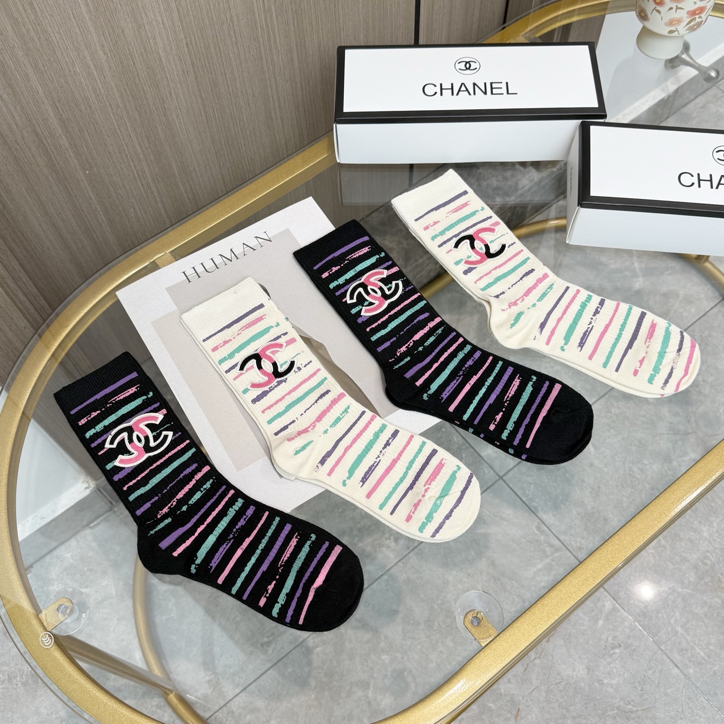 配包装【一盒四双】🌟CHANEL香奈儿 爆款中筒袜🌟高版本 ～好看到爆炸 欧美大牌中筒袜🔥🌟潮人必不能少