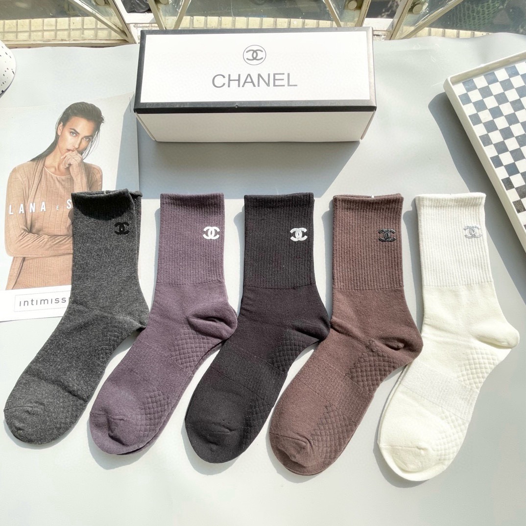 配包装【一盒五双】CHANEL · 香奈儿❗️高品质🔥超级爆款网红袜子❗️小香家官网同步字母中筒袜，in