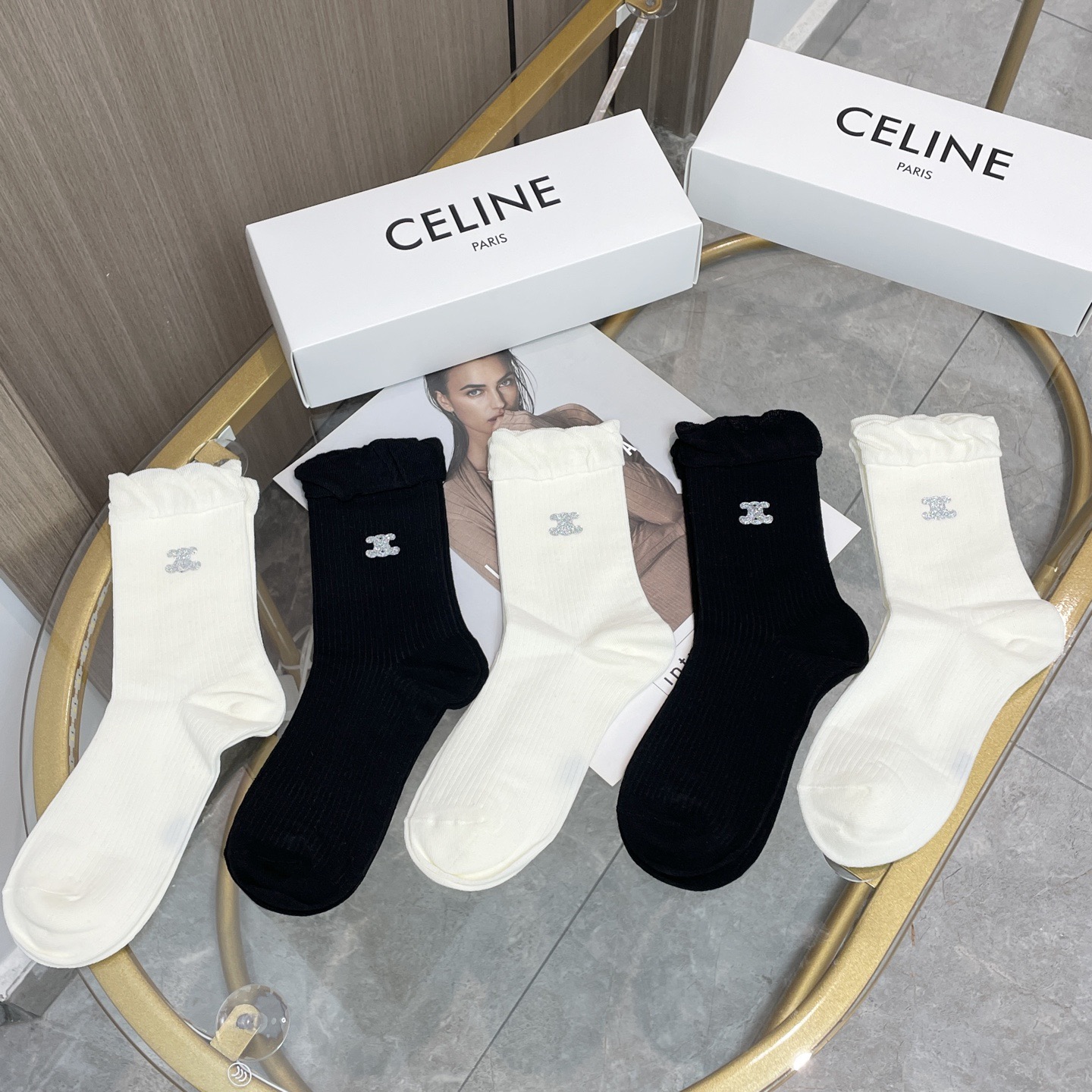 配包装【一盒四双】CELINE · 赛琳❗️高品质🔥超级爆款网红袜子❗️ce家官网同步烫画字母中筒袜，i