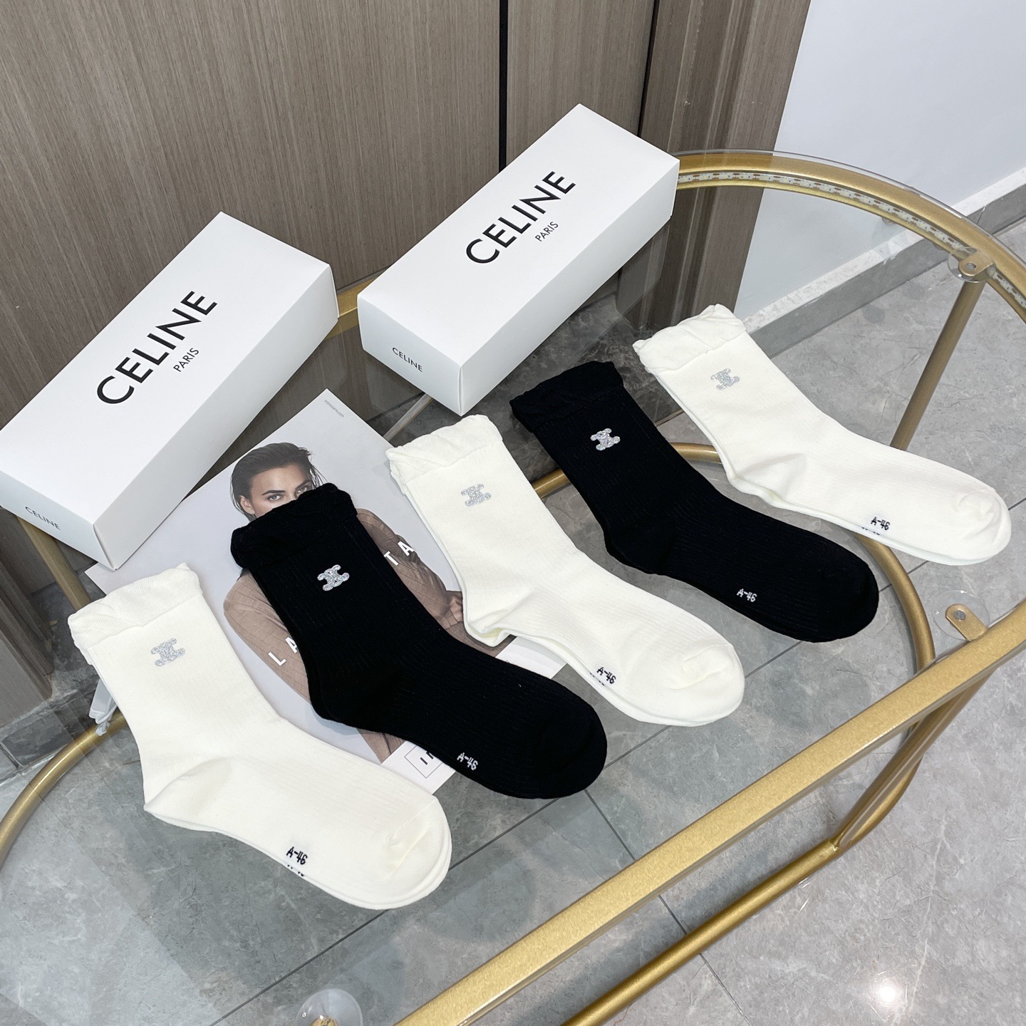 配包装【一盒四双】CELINE · 赛琳❗️高品质🔥超级爆款网红袜子❗️ce家官网同步烫画字母中筒袜，i