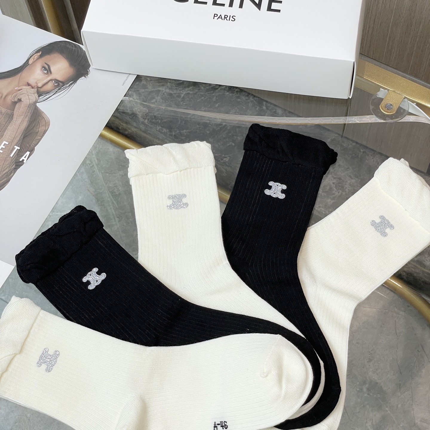 配包装【一盒四双】CELINE · 赛琳❗️高品质🔥超级爆款网红袜子❗️ce家官网同步烫画字母中筒袜，i