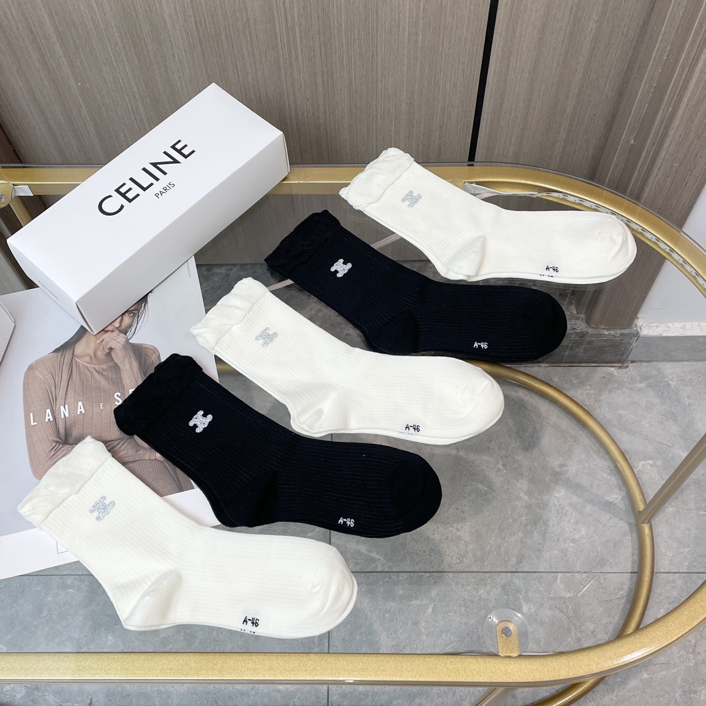 配包装【一盒四双】CELINE · 赛琳❗️高品质🔥超级爆款网红袜子❗️ce家官网同步烫画字母中筒袜，i