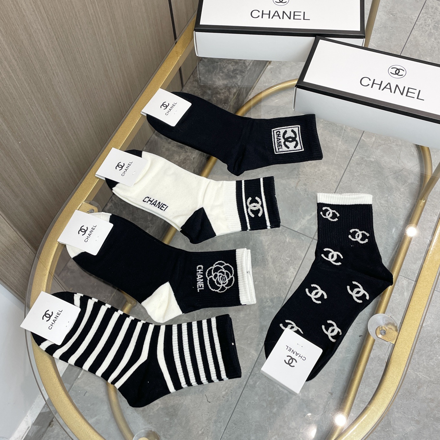 配包装【一盒五双】🌟Chanel 香奈儿 爆款卡中筒袜🌟高版本 ～好看到爆炸 欧美大牌中筒袜🔥🌟潮人必不