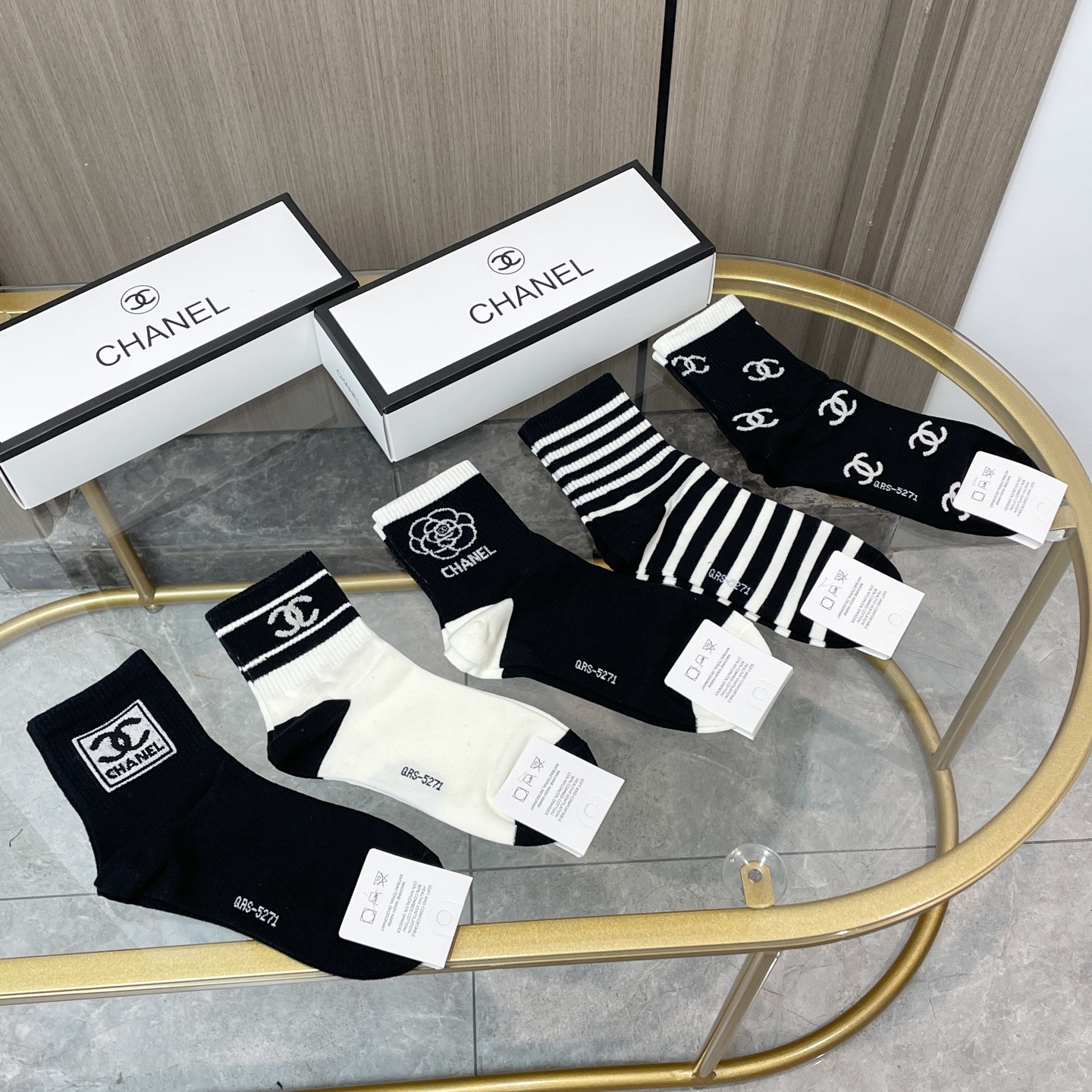 配包装【一盒五双】🌟Chanel 香奈儿 爆款卡中筒袜🌟高版本 ～好看到爆炸 欧美大牌中筒袜🔥🌟潮人必不