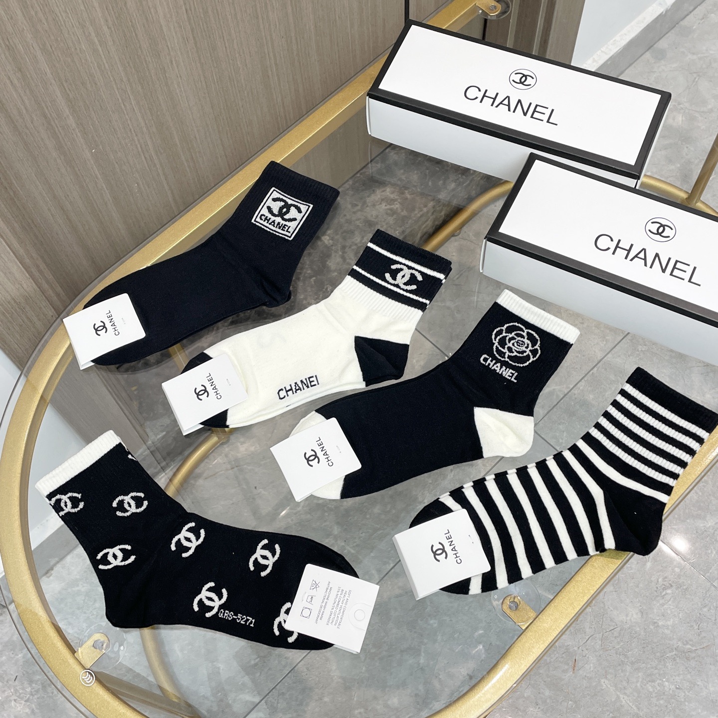 配包装【一盒五双】🌟Chanel 香奈儿 爆款卡中筒袜🌟高版本 ～好看到爆炸 欧美大牌中筒袜🔥🌟潮人必不