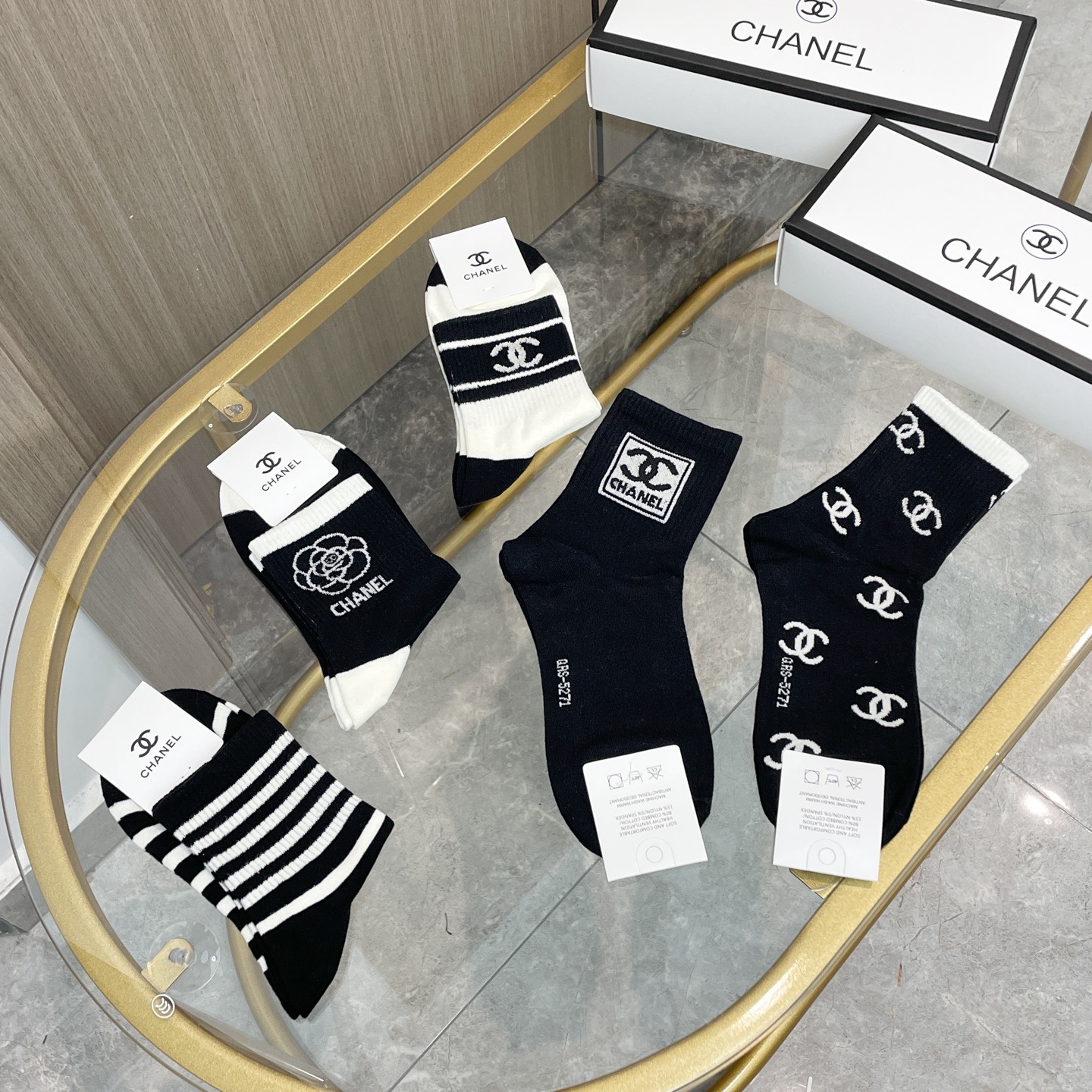 配包装【一盒五双】🌟Chanel 香奈儿 爆款卡中筒袜🌟高版本 ～好看到爆炸 欧美大牌中筒袜🔥🌟潮人必不