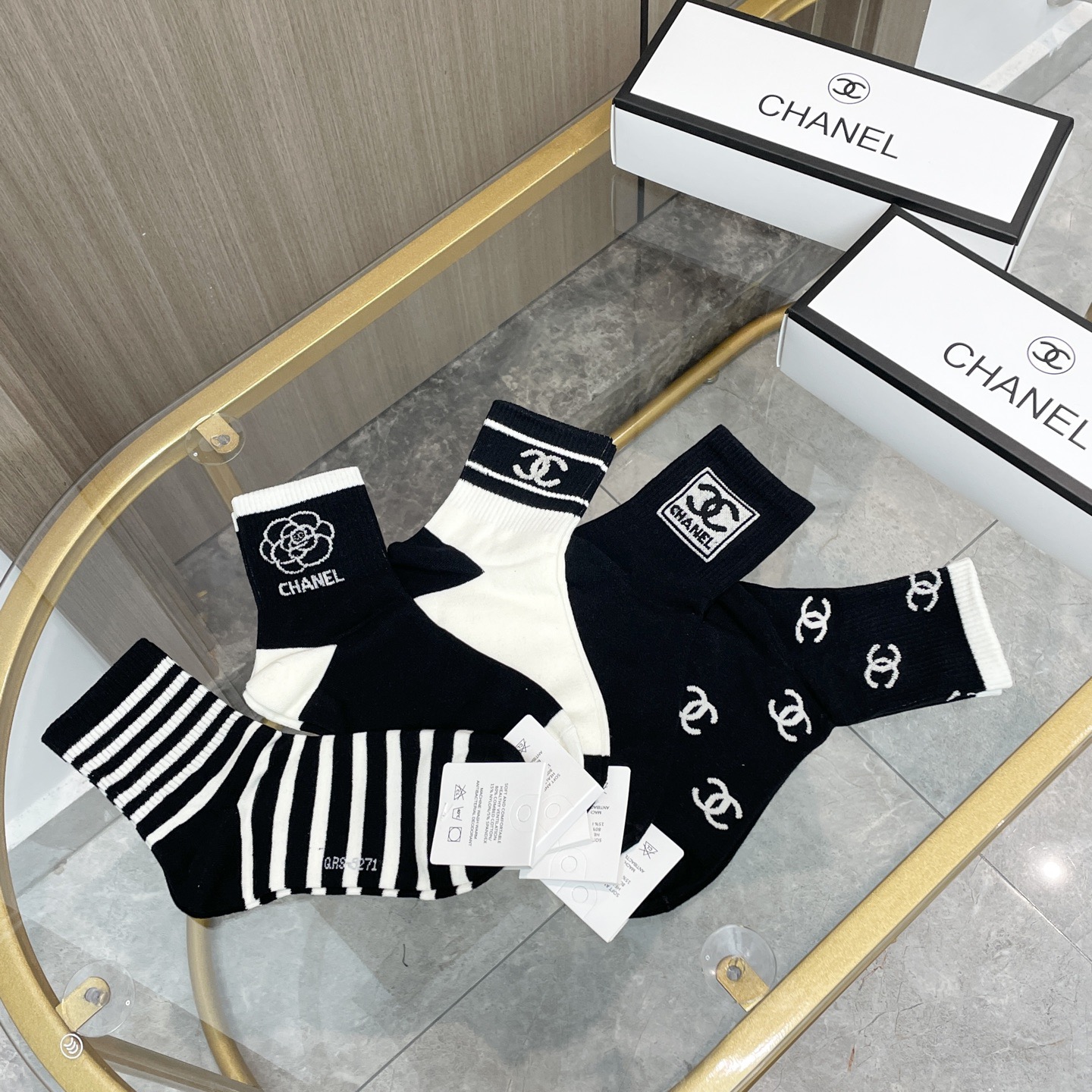 配包装【一盒五双】🌟Chanel 香奈儿 爆款卡中筒袜🌟高版本 ～好看到爆炸 欧美大牌中筒袜🔥🌟潮人必不
