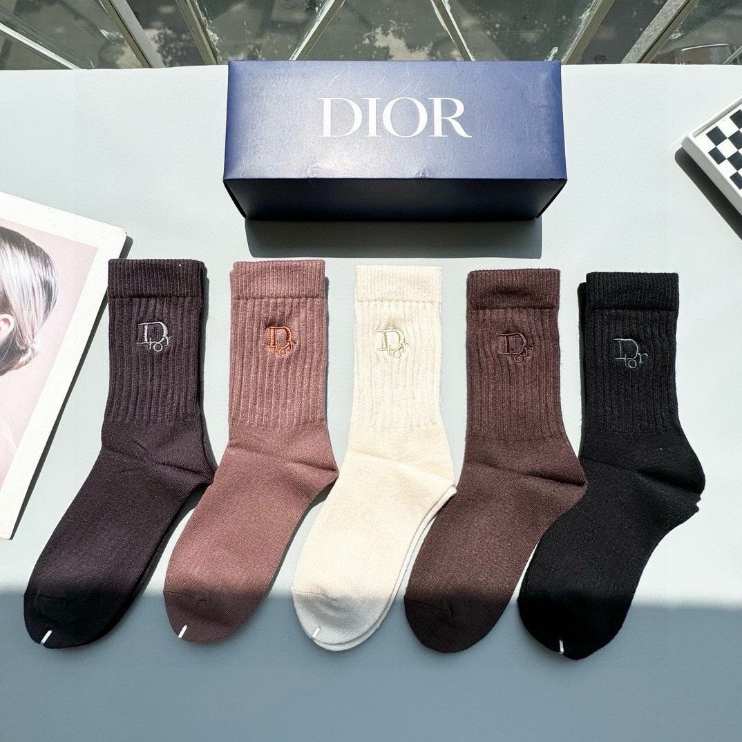 配包装【一盒五双】DIOR 迪奥高版本 ～好看到爆炸 Dior 袜子🔥刺绣羊绒袜，超软糯🔥🔥潮人必不能少