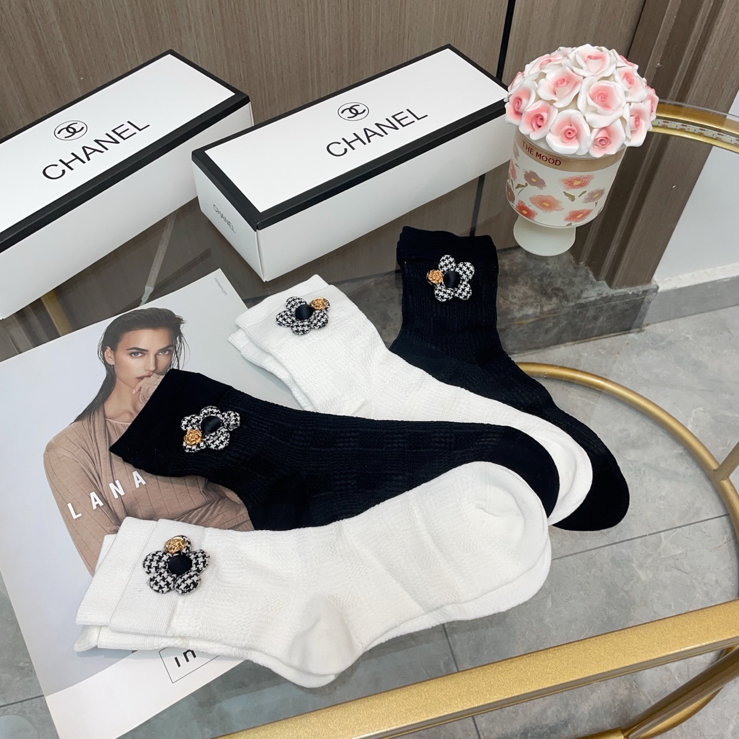 配包装【一盒四双】CHANEL · 香奈儿❗️高品质🔥超级爆款网红袜子❗️小香家官网同步饰品字母中筒袜，