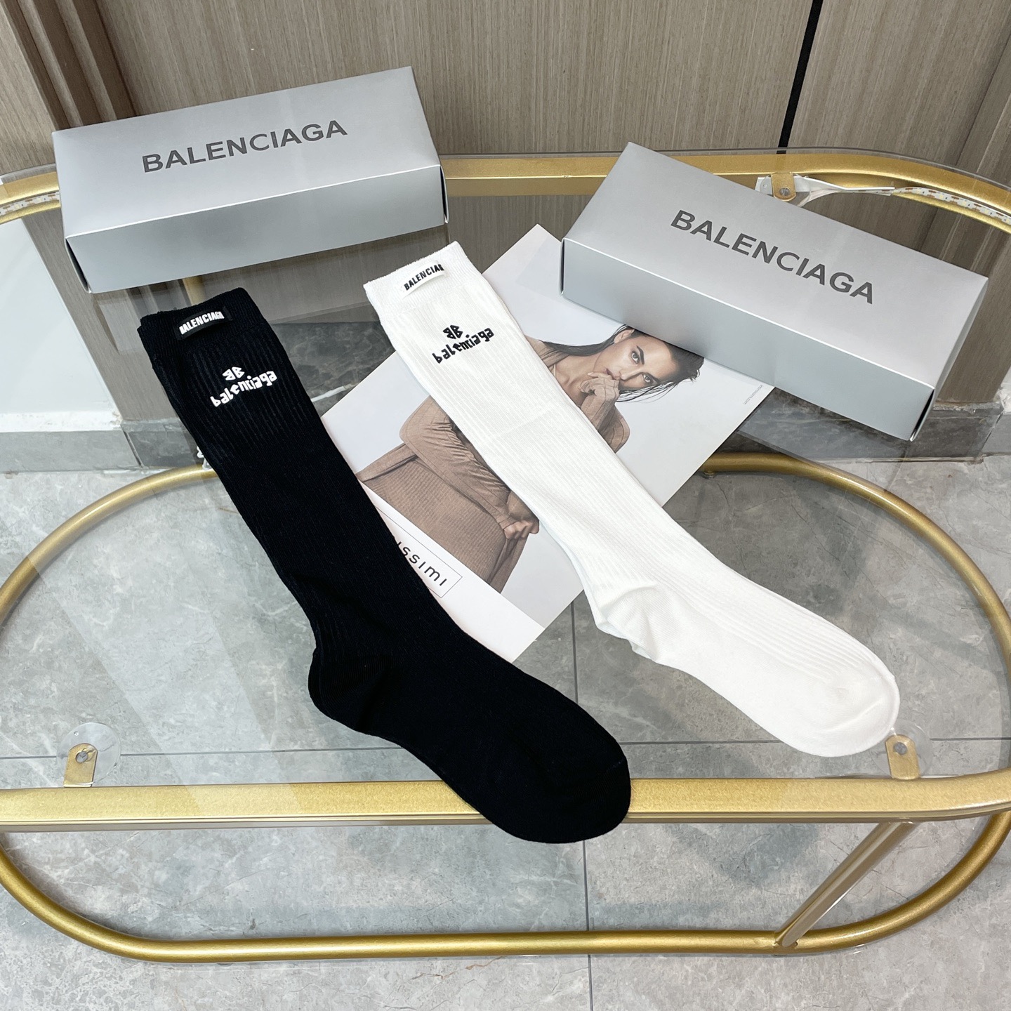 配包装【一盒二双】BALENCIAGA · 巴黎世家 ❗️超级爆款网红袜子 巴黎家官网同步硅胶字母小腿袜