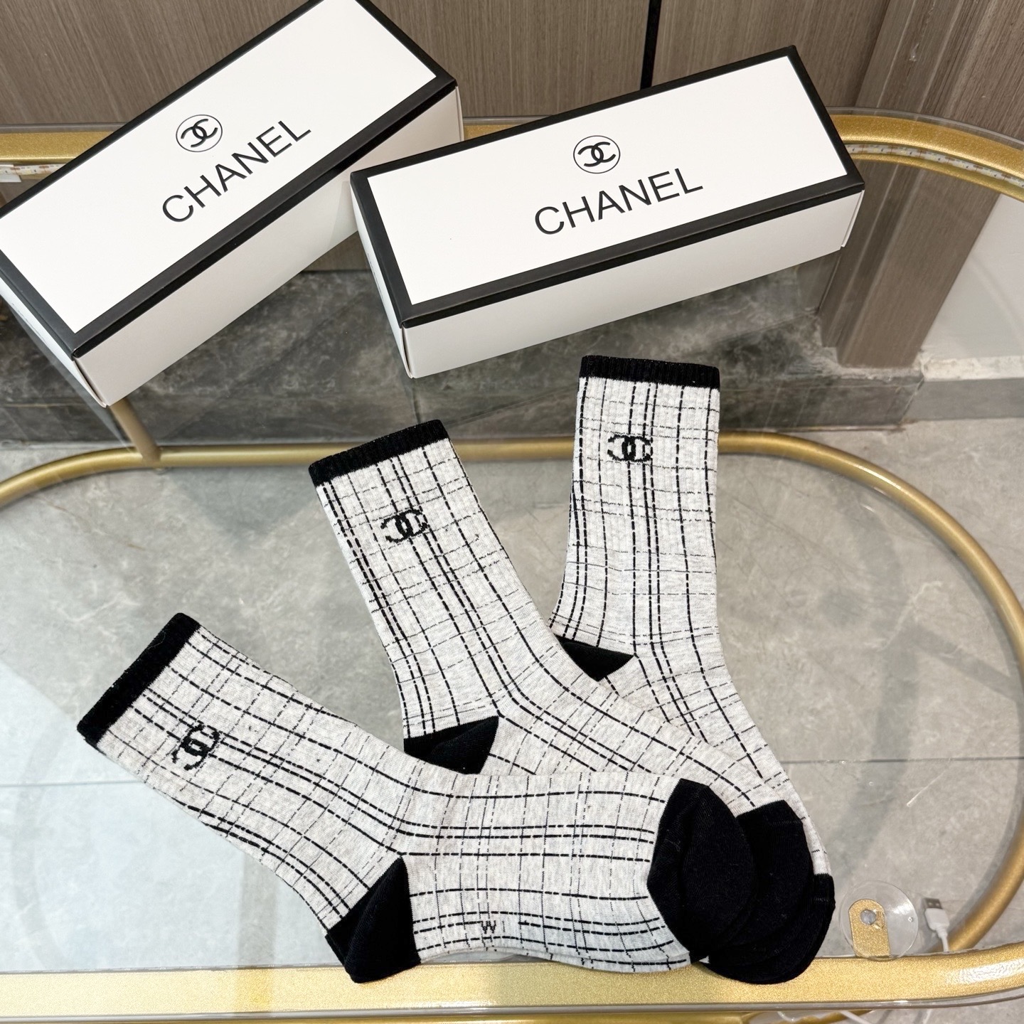配包装【一盒三双】🌟CHANEL香奈儿 🌟网红爆款 ～好看到爆炸 欧美大牌中筒袜🔥🌟潮人必不能少的专柜代