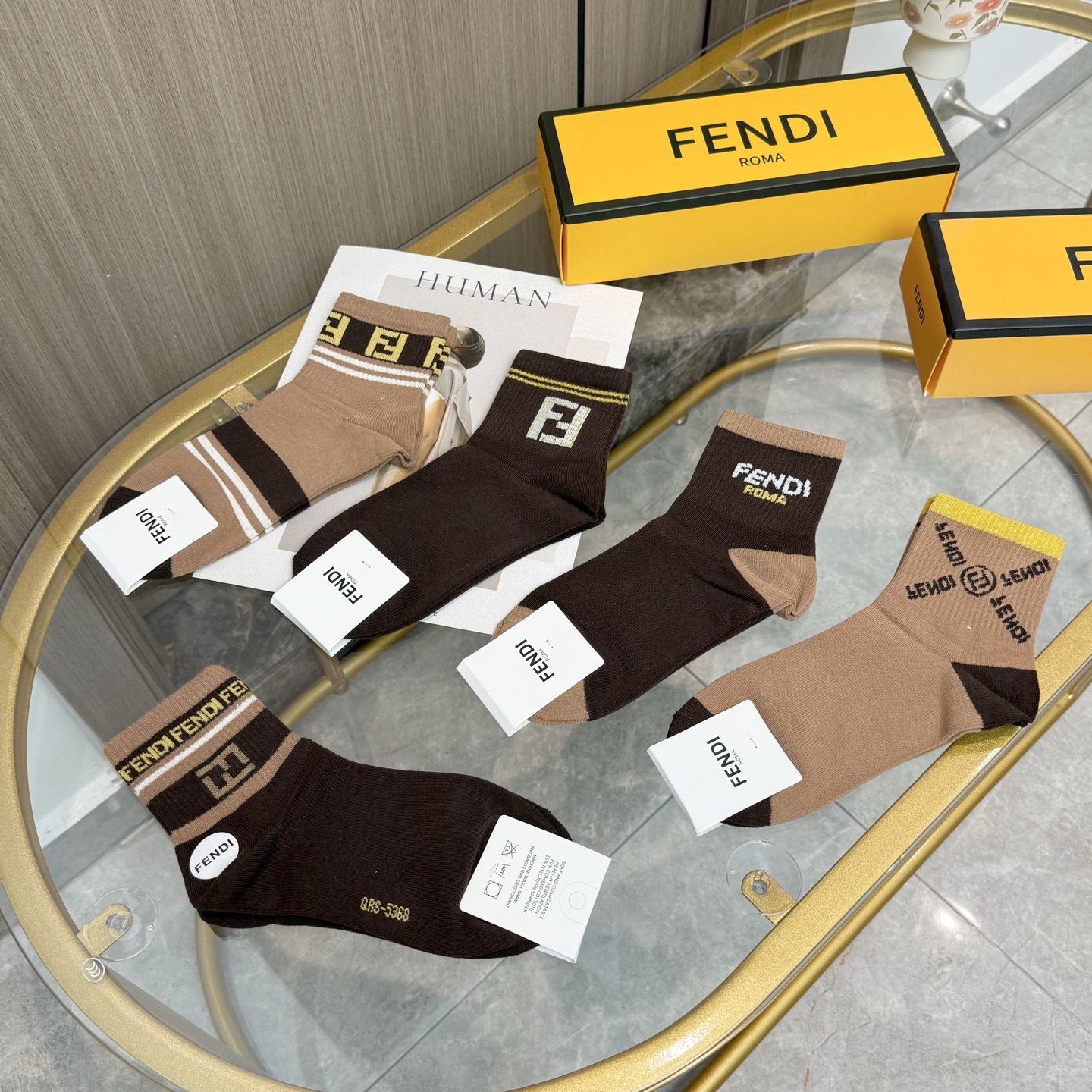 配包装【一盒五双】FENDI · 芬迪❗️大F新品男女款秋冬款中筒袜子❗️超级经典的双F标志，纯棉材质制