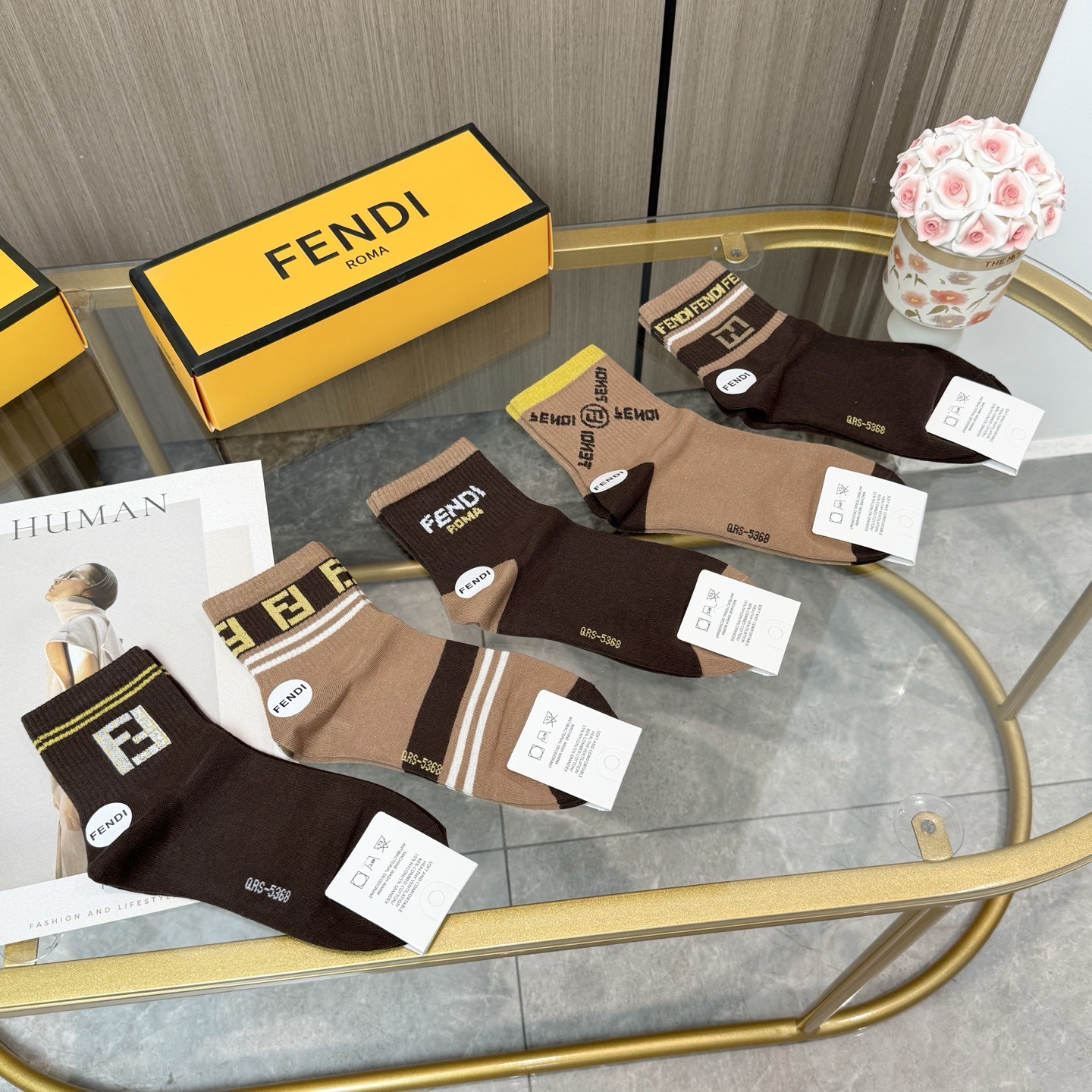 配包装【一盒五双】FENDI · 芬迪❗️大F新品男女款秋冬款中筒袜子❗️超级经典的双F标志，纯棉材质制