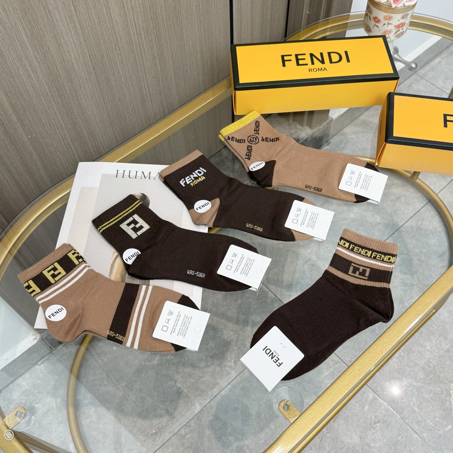 配包装【一盒五双】FENDI · 芬迪❗️大F新品男女款秋冬款中筒袜子❗️超级经典的双F标志，纯棉材质制