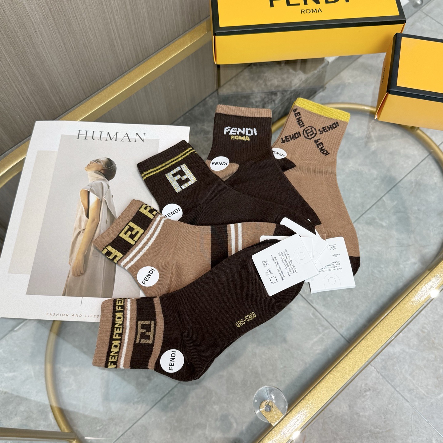 配包装【一盒五双】FENDI · 芬迪❗️大F新品男女款秋冬款中筒袜子❗️超级经典的双F标志，纯棉材质制