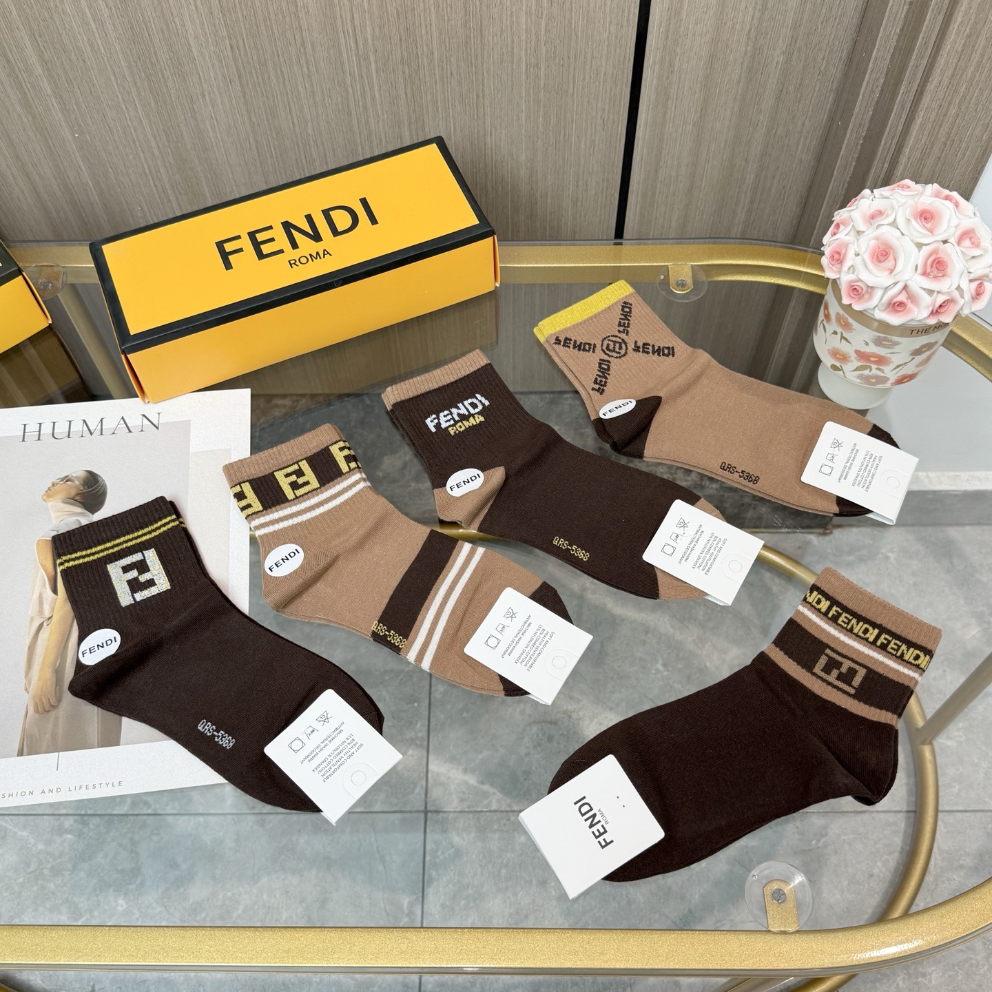 配包装【一盒五双】FENDI · 芬迪❗️大F新品男女款秋冬款中筒袜子❗️超级经典的双F标志，纯棉材质制