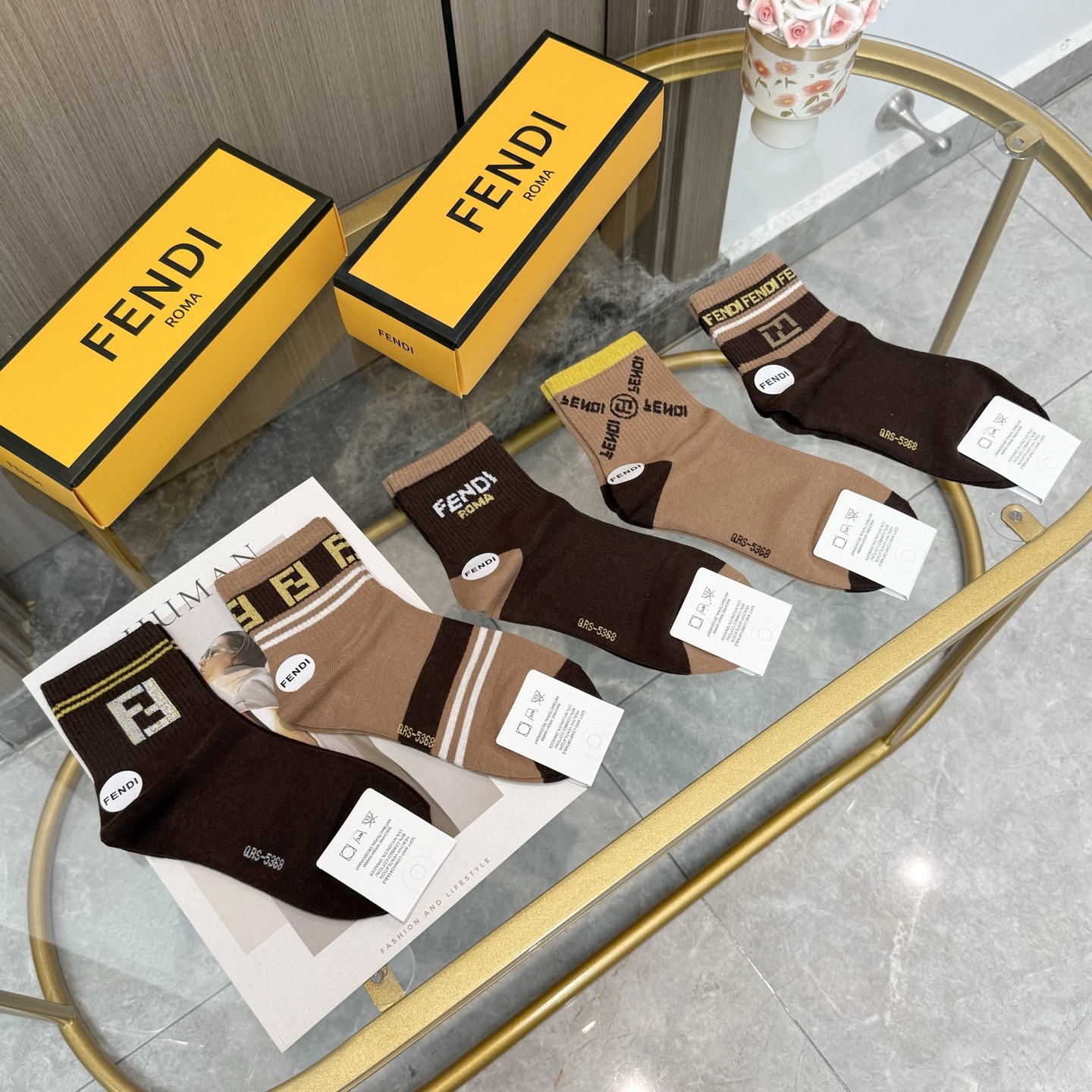 配包装【一盒五双】FENDI · 芬迪❗️大F新品男女款秋冬款中筒袜子❗️超级经典的双F标志，纯棉材质制