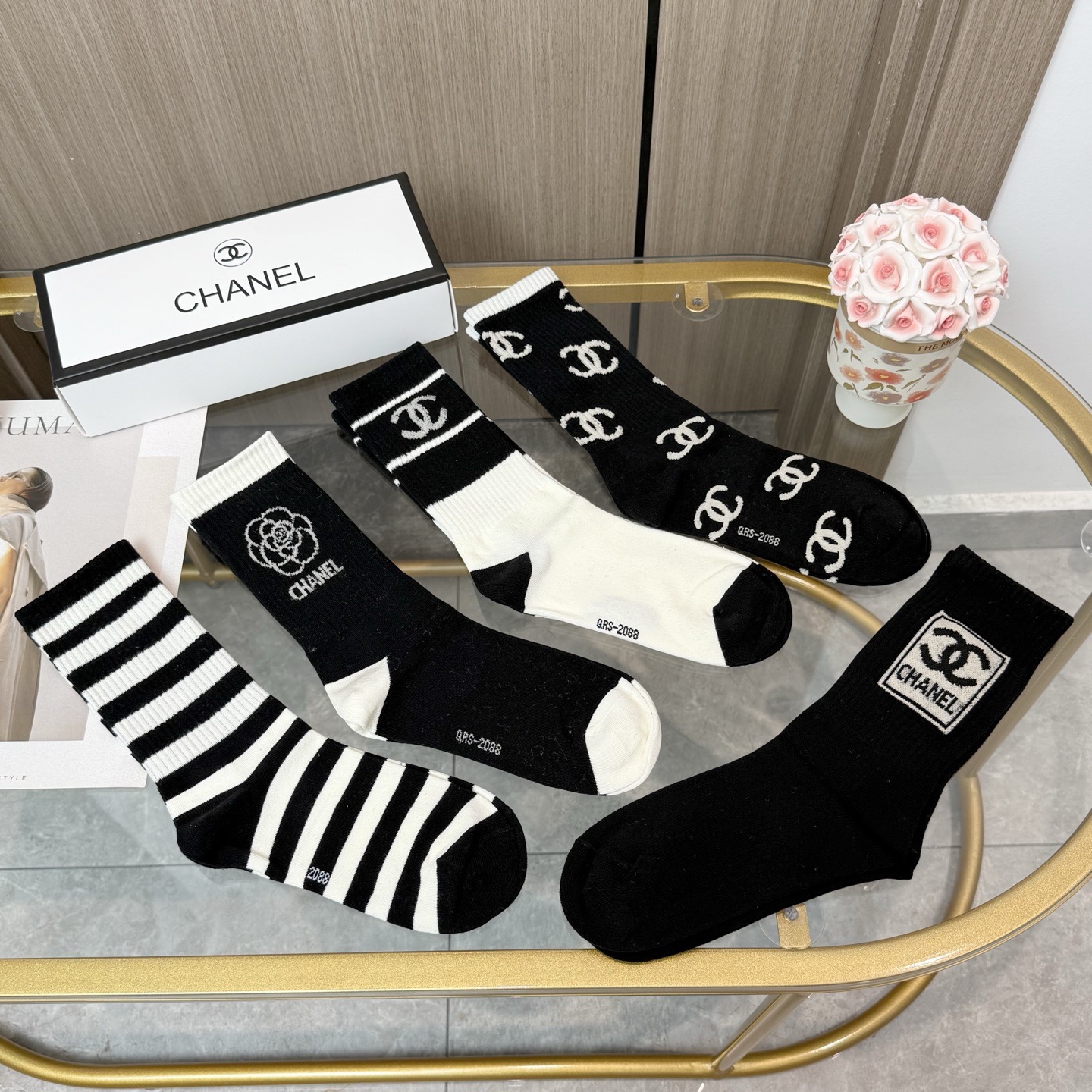 配包装【一盒五双】CHANEL · 香奈儿❗️高品质🔥超级爆款网红袜子❗️小香家官网同步字母中筒袜，in