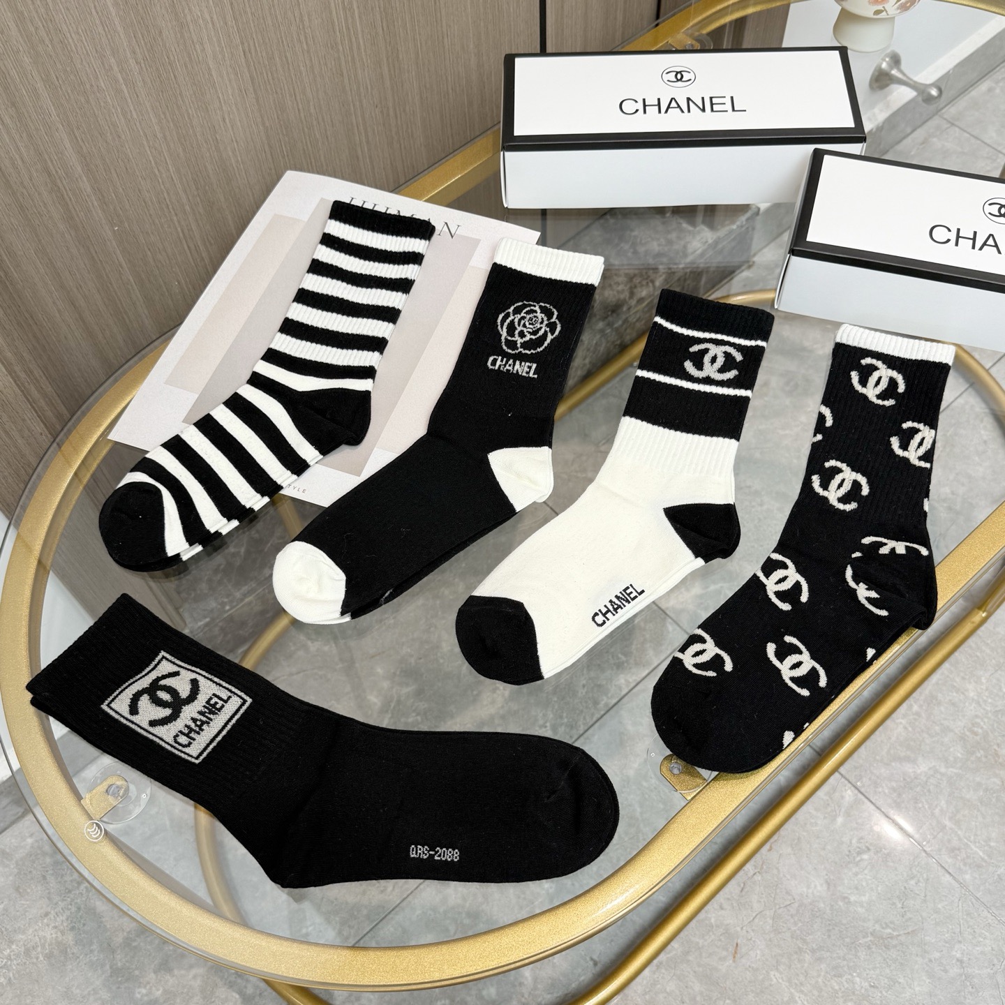 配包装【一盒五双】CHANEL · 香奈儿❗️高品质🔥超级爆款网红袜子❗️小香家官网同步字母中筒袜，in