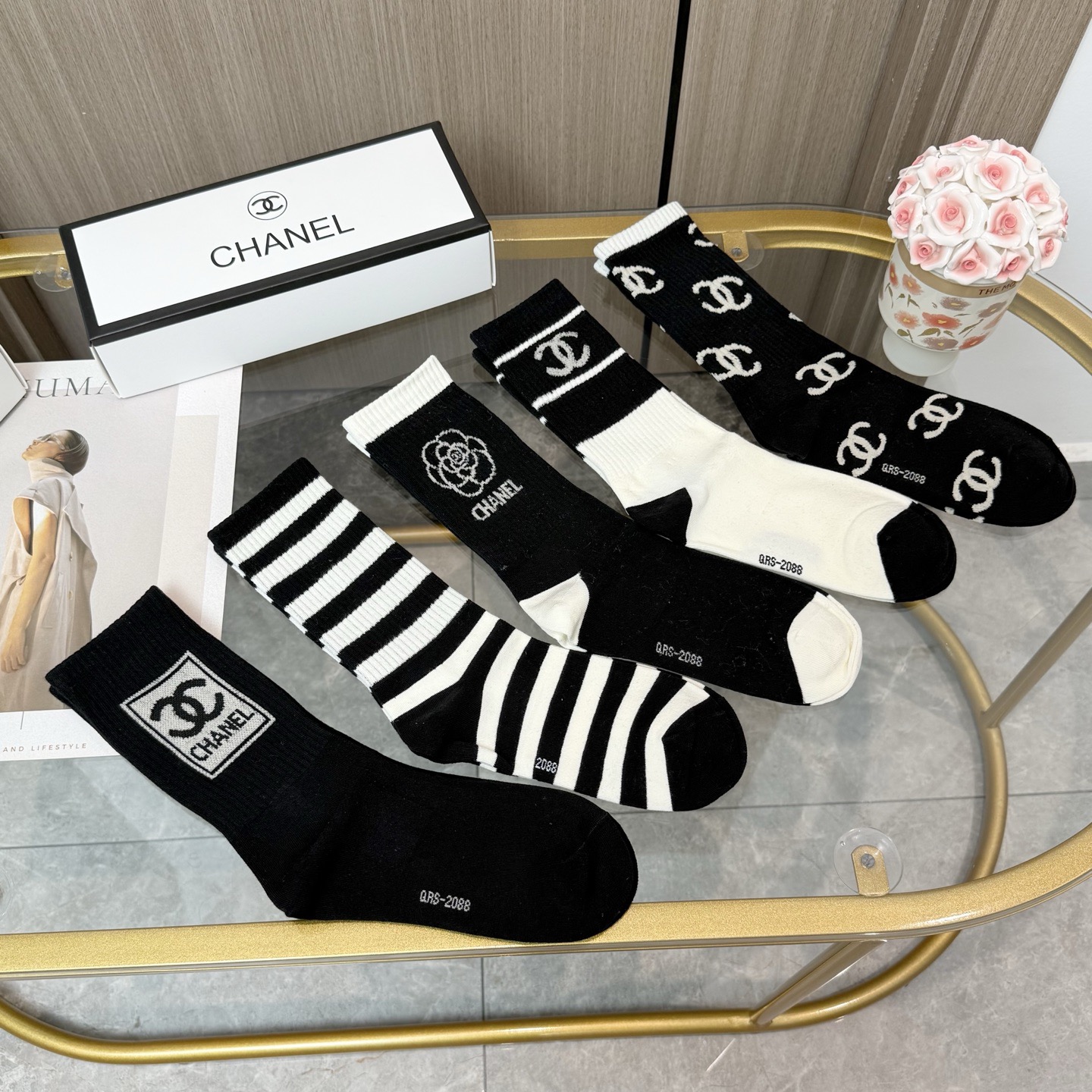 配包装【一盒五双】CHANEL · 香奈儿❗️高品质🔥超级爆款网红袜子❗️小香家官网同步字母中筒袜，in