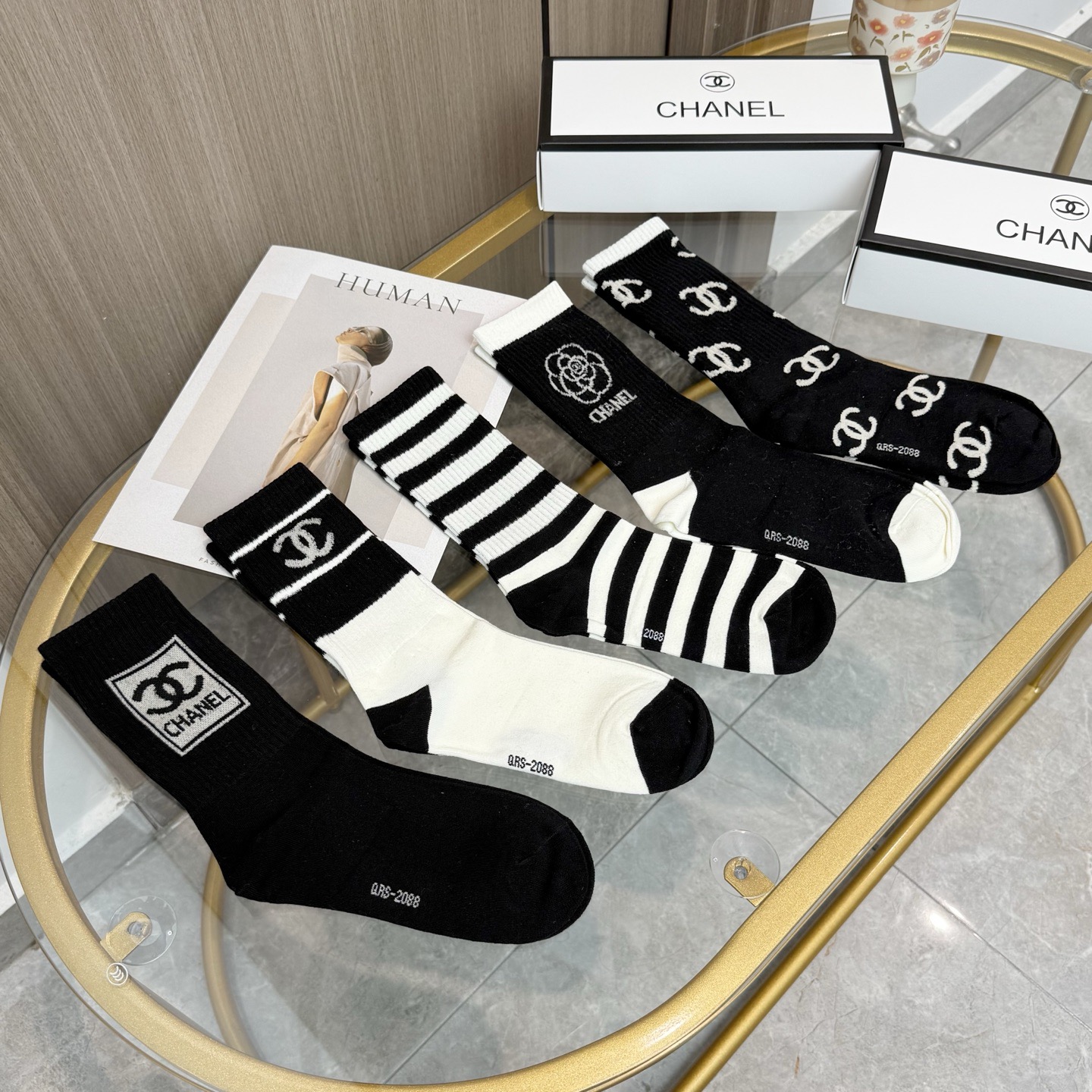 配包装【一盒五双】CHANEL · 香奈儿❗️高品质🔥超级爆款网红袜子❗️小香家官网同步字母中筒袜，in