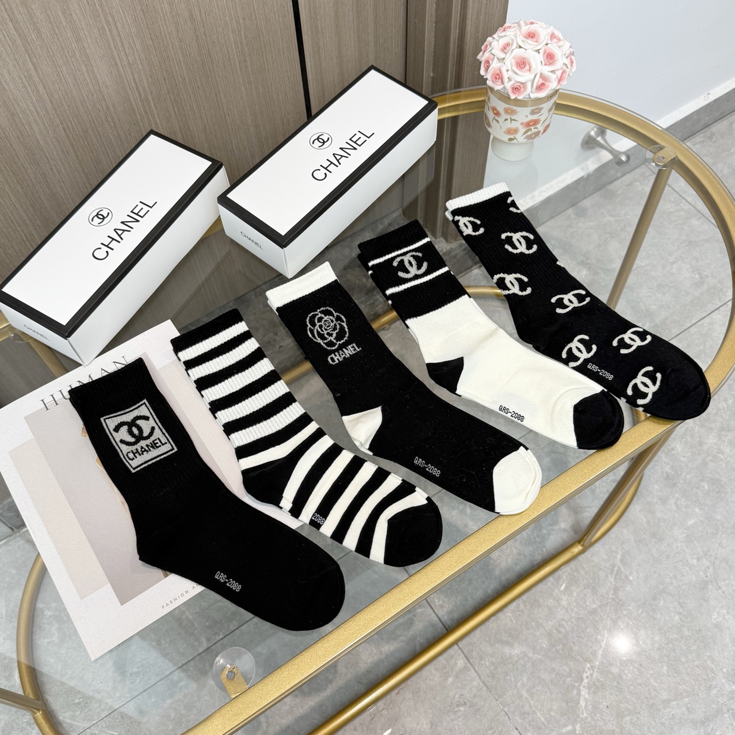 配包装【一盒五双】CHANEL · 香奈儿❗️高品质🔥超级爆款网红袜子❗️小香家官网同步字母中筒袜，in
