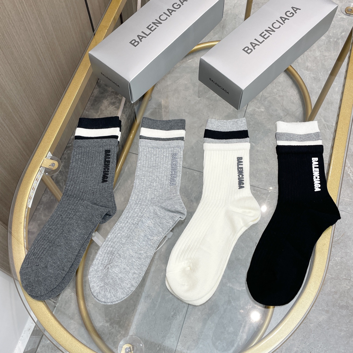 配包装【一盒四双】BALENCIAGA · 巴黎世家 ❗️超级爆款网红袜子 巴黎家官网同步硅胶字母小腿袜