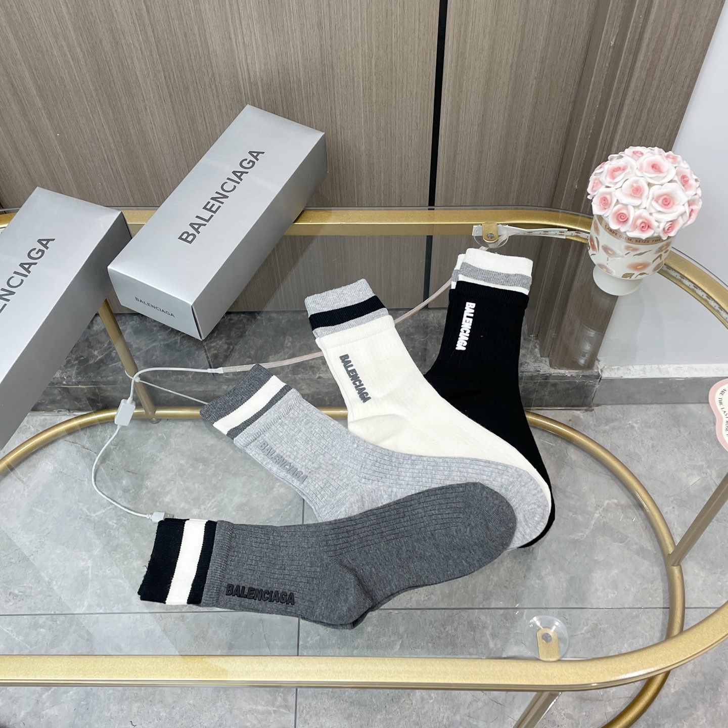 配包装【一盒四双】BALENCIAGA · 巴黎世家 ❗️超级爆款网红袜子 巴黎家官网同步硅胶字母小腿袜