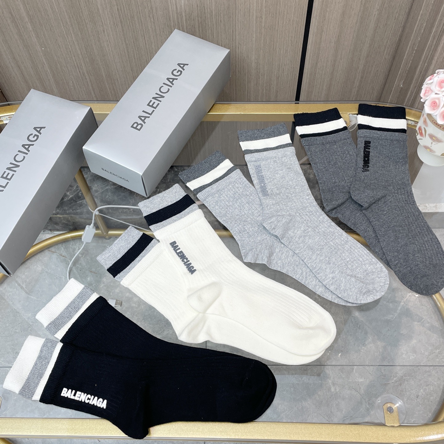 配包装【一盒四双】BALENCIAGA · 巴黎世家 ❗️超级爆款网红袜子 巴黎家官网同步硅胶字母小腿袜