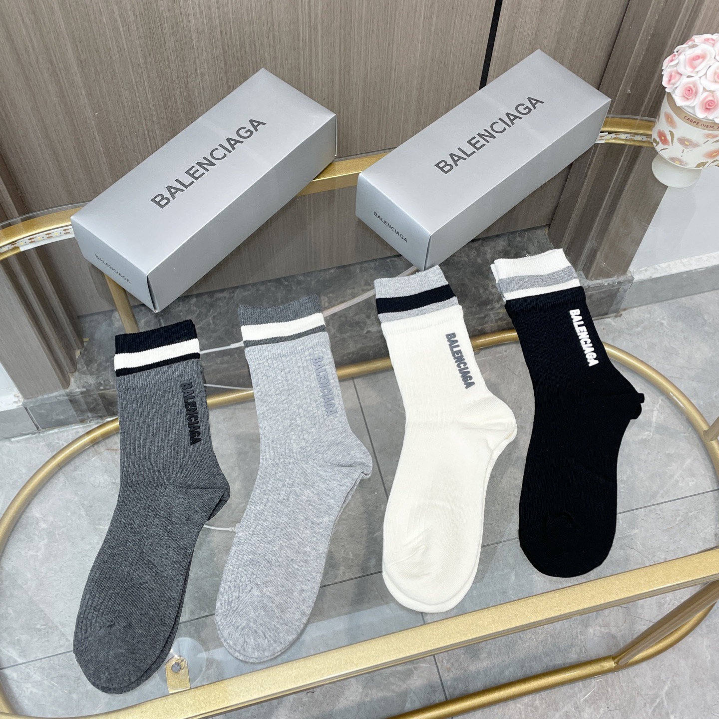 配包装【一盒四双】BALENCIAGA · 巴黎世家 ❗️超级爆款网红袜子 巴黎家官网同步硅胶字母小腿袜