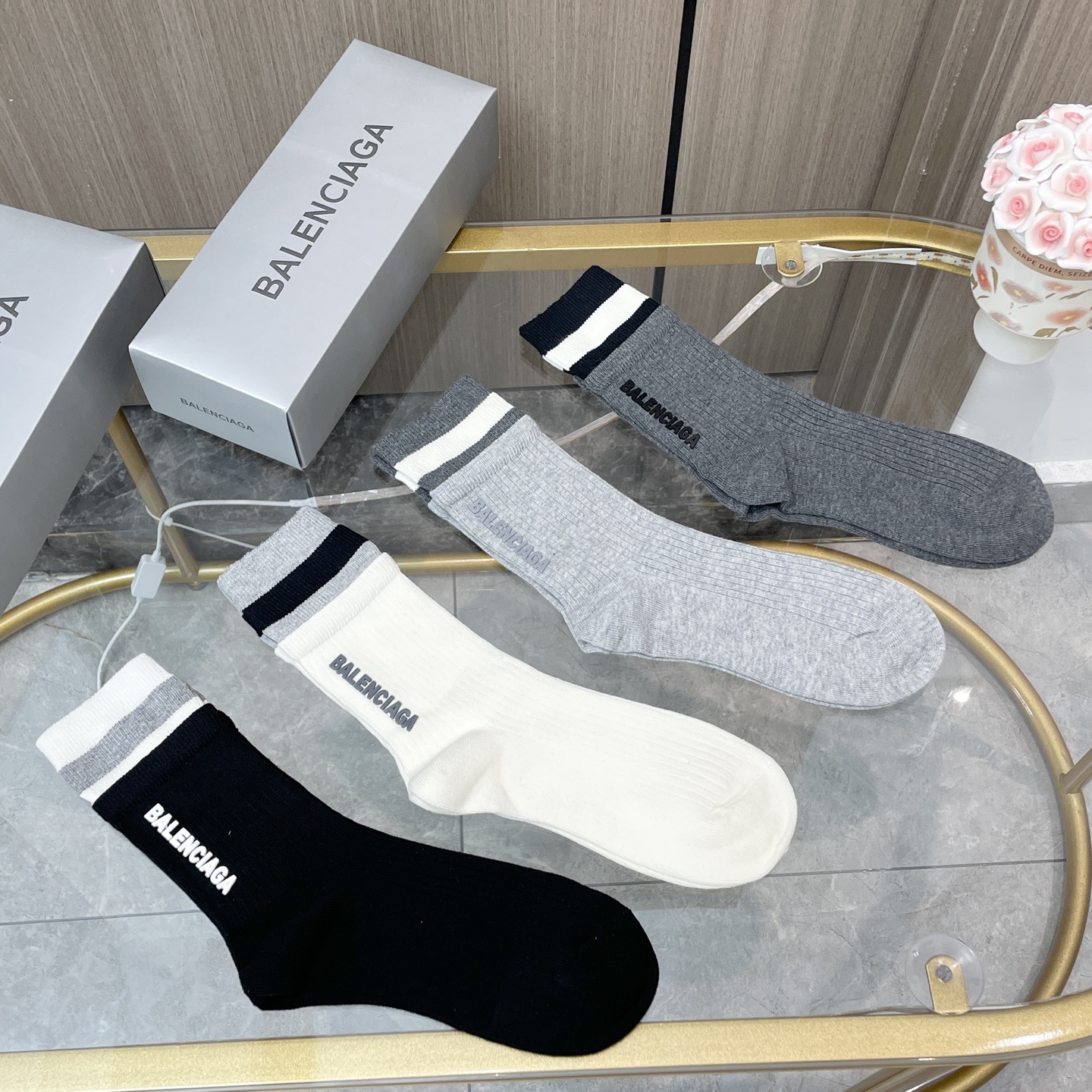 配包装【一盒四双】BALENCIAGA · 巴黎世家 ❗️超级爆款网红袜子 巴黎家官网同步硅胶字母小腿袜