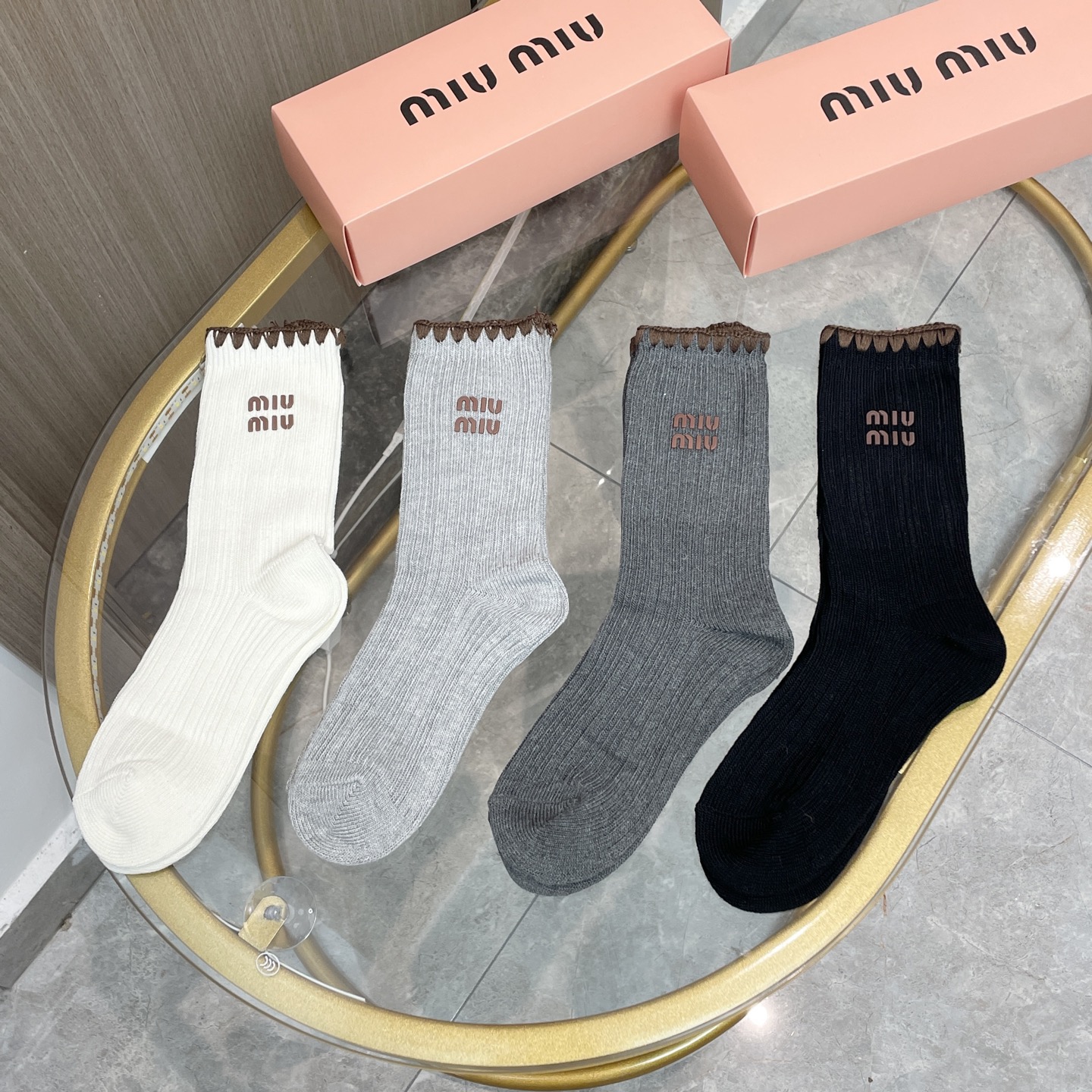 配包装【一盒四双】miumiu · 缪缪❗️高品质🔥超级爆款网红袜子❗️miu家官网同步饰品字母中筒袜，
