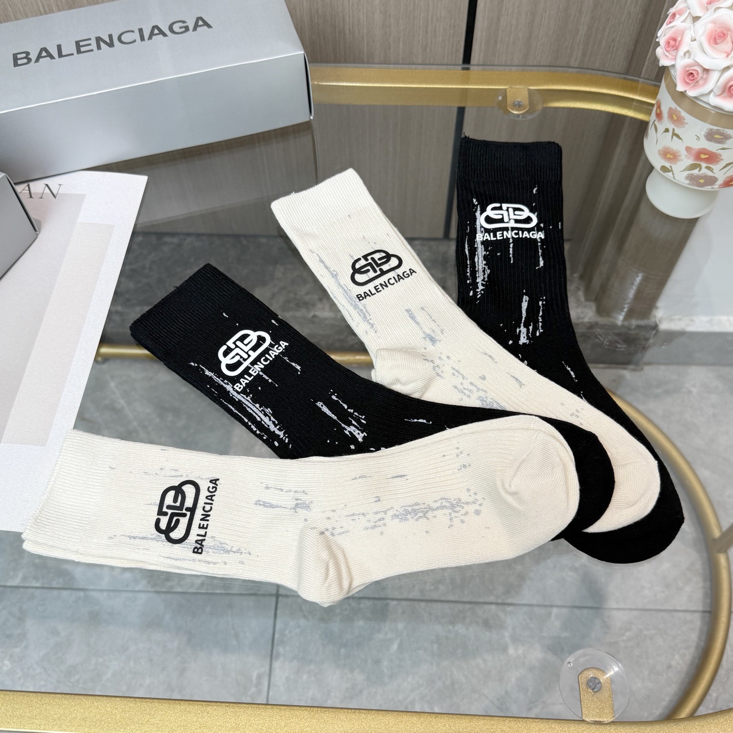 配包装【一盒四双】BALENCIAGA · 巴黎世家 ❗️超级爆款网红袜子 巴黎家官网同步硅胶字母小腿袜