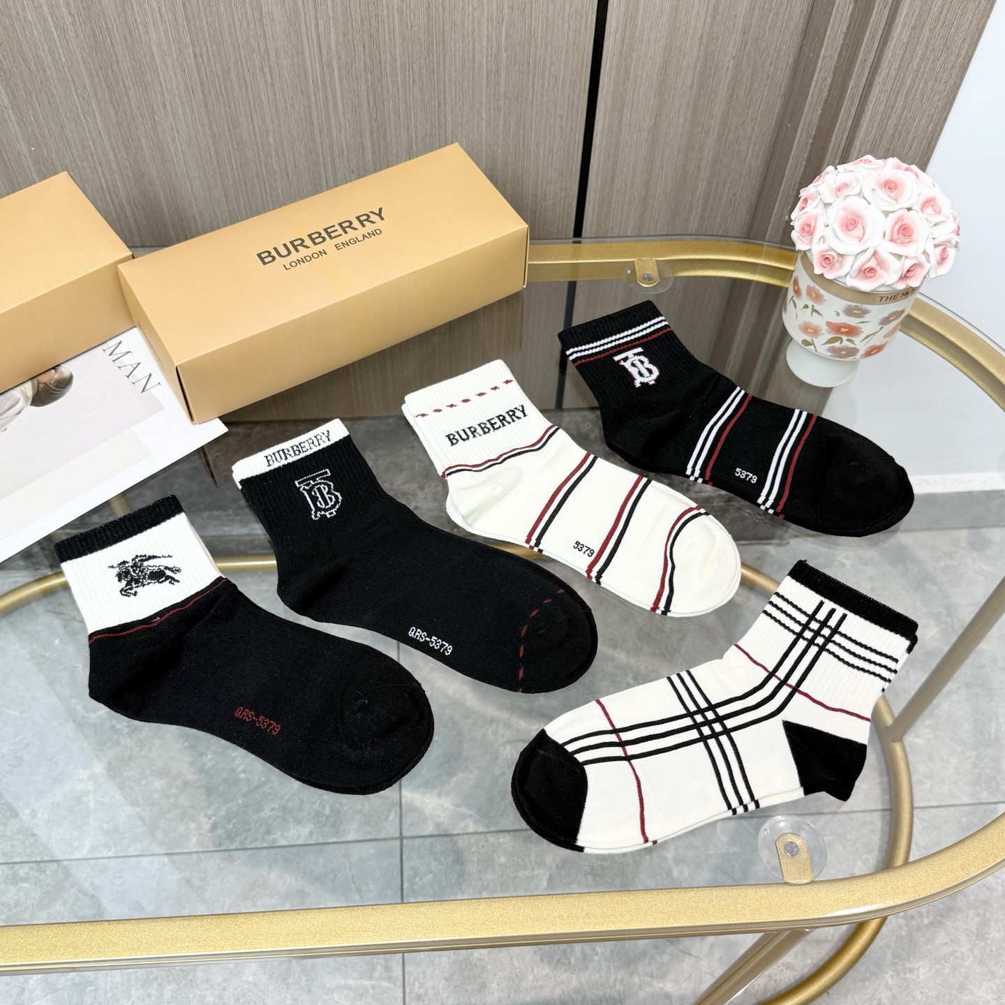 配包装【一盒五双】巴宝莉专柜最新款巴格中筒袜子❗️巴家专柜同步中筒袜，经典网红爆款袜子INS高端潮袜超抢