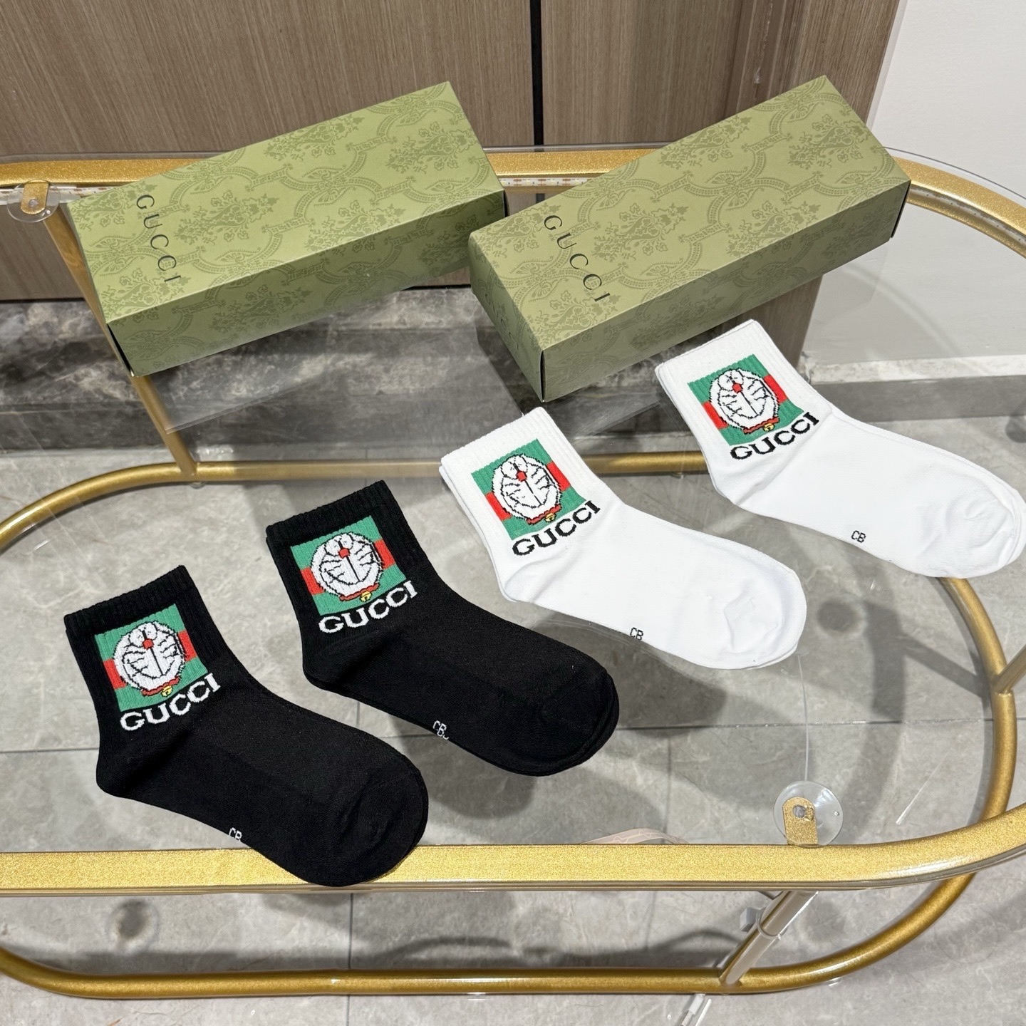 配送包装【一盒四双】 古奇gucci专柜新款男女款中筒袜子❗️专柜同步上新，超柔软舒适，专柜爆款GG系列