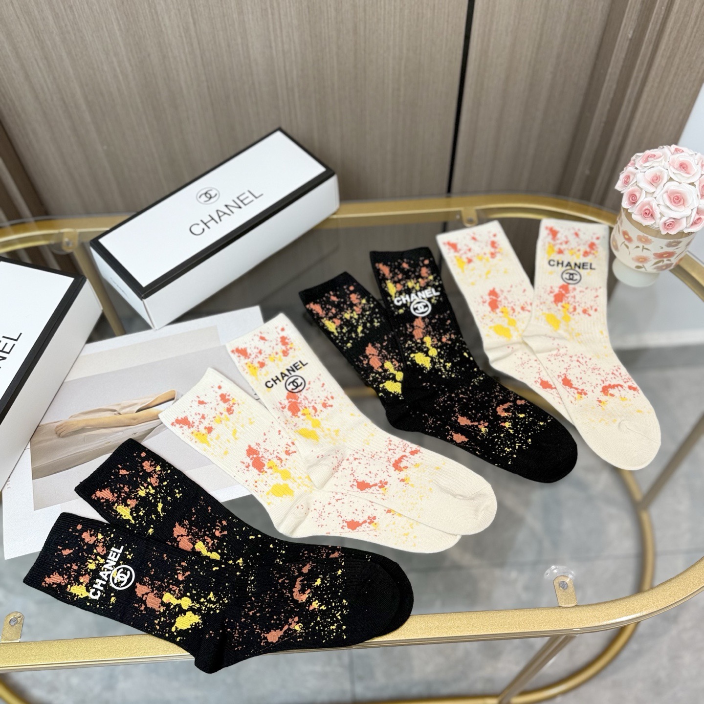 配包装【一盒四双】🌟CHANEL香奈儿 爆款中筒袜🌟高版本 ～好看到爆炸 欧美大牌中筒袜🔥🌟潮人必不能少