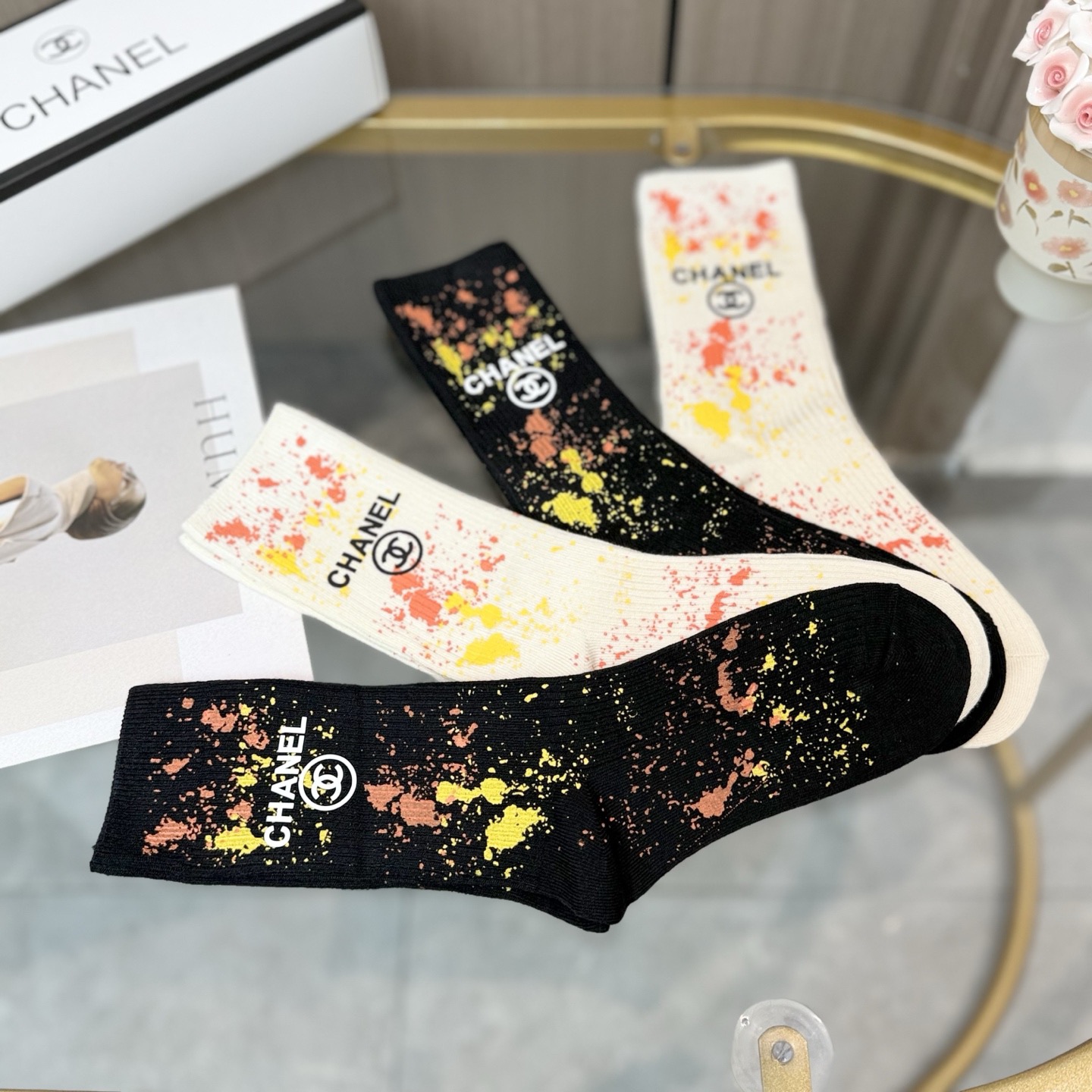 配包装【一盒四双】🌟CHANEL香奈儿 爆款中筒袜🌟高版本 ～好看到爆炸 欧美大牌中筒袜🔥🌟潮人必不能少