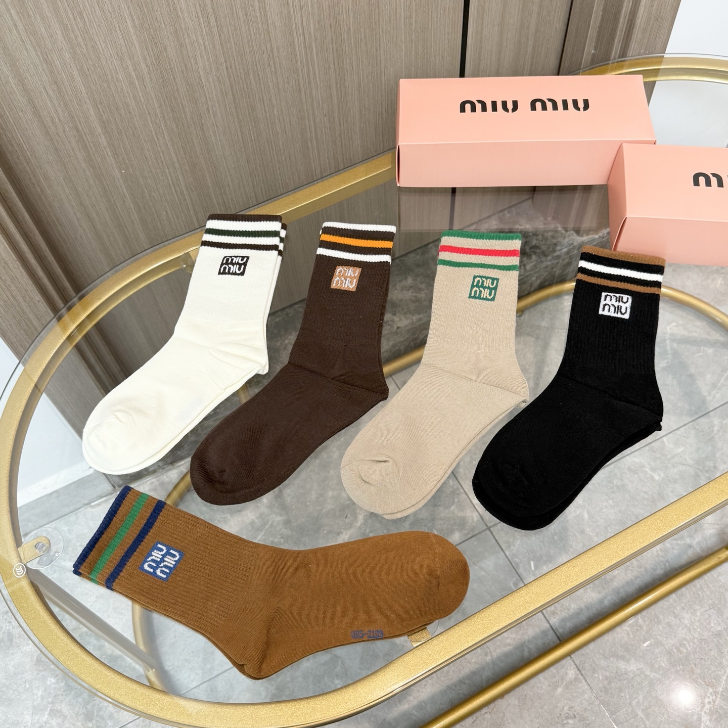 配包装【一盒四双】miumiu · 缪缪❗️高品质🔥超级爆款网红袜子❗️miu家官网同步饰品字母中筒袜，