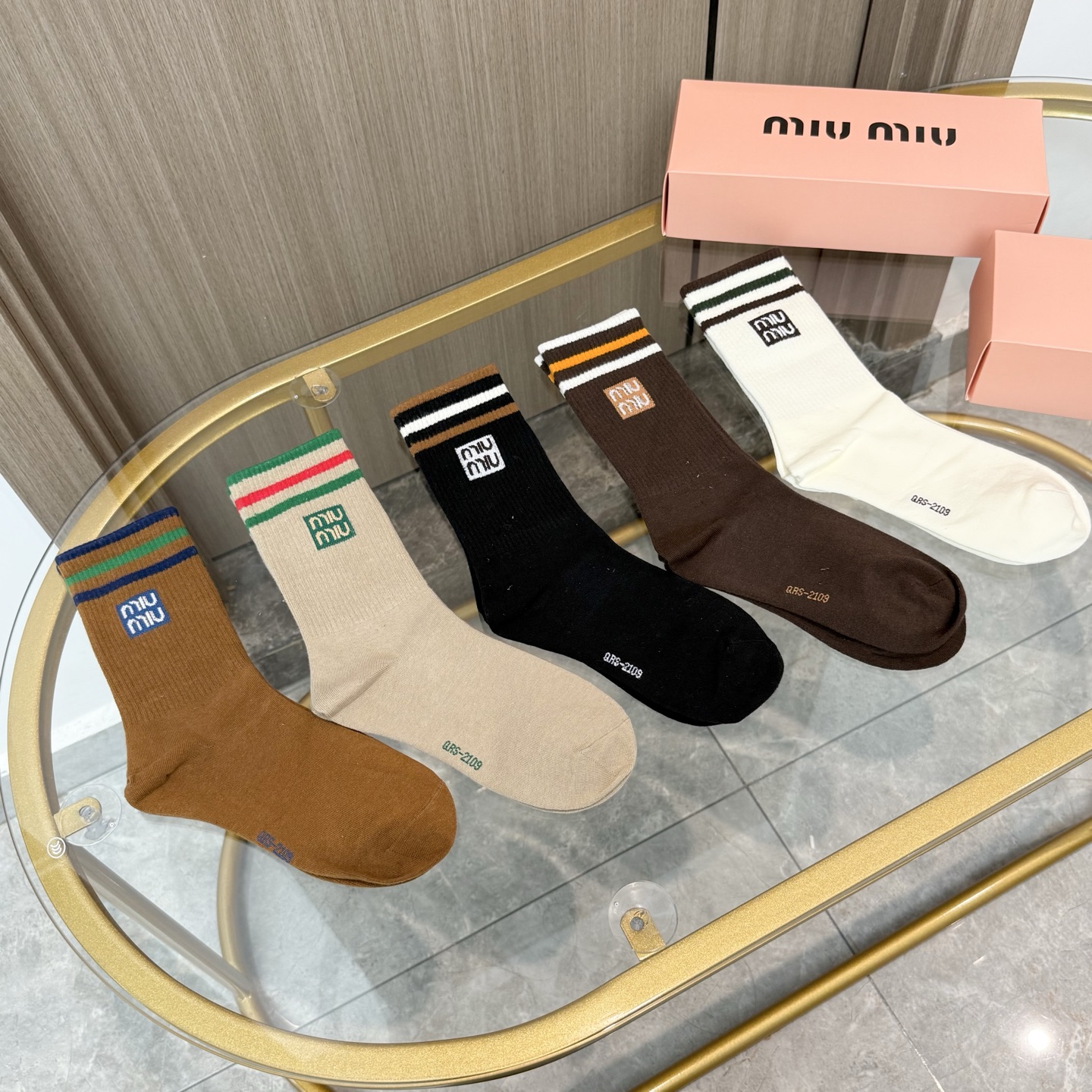 配包装【一盒四双】miumiu · 缪缪❗️高品质🔥超级爆款网红袜子❗️miu家官网同步饰品字母中筒袜，