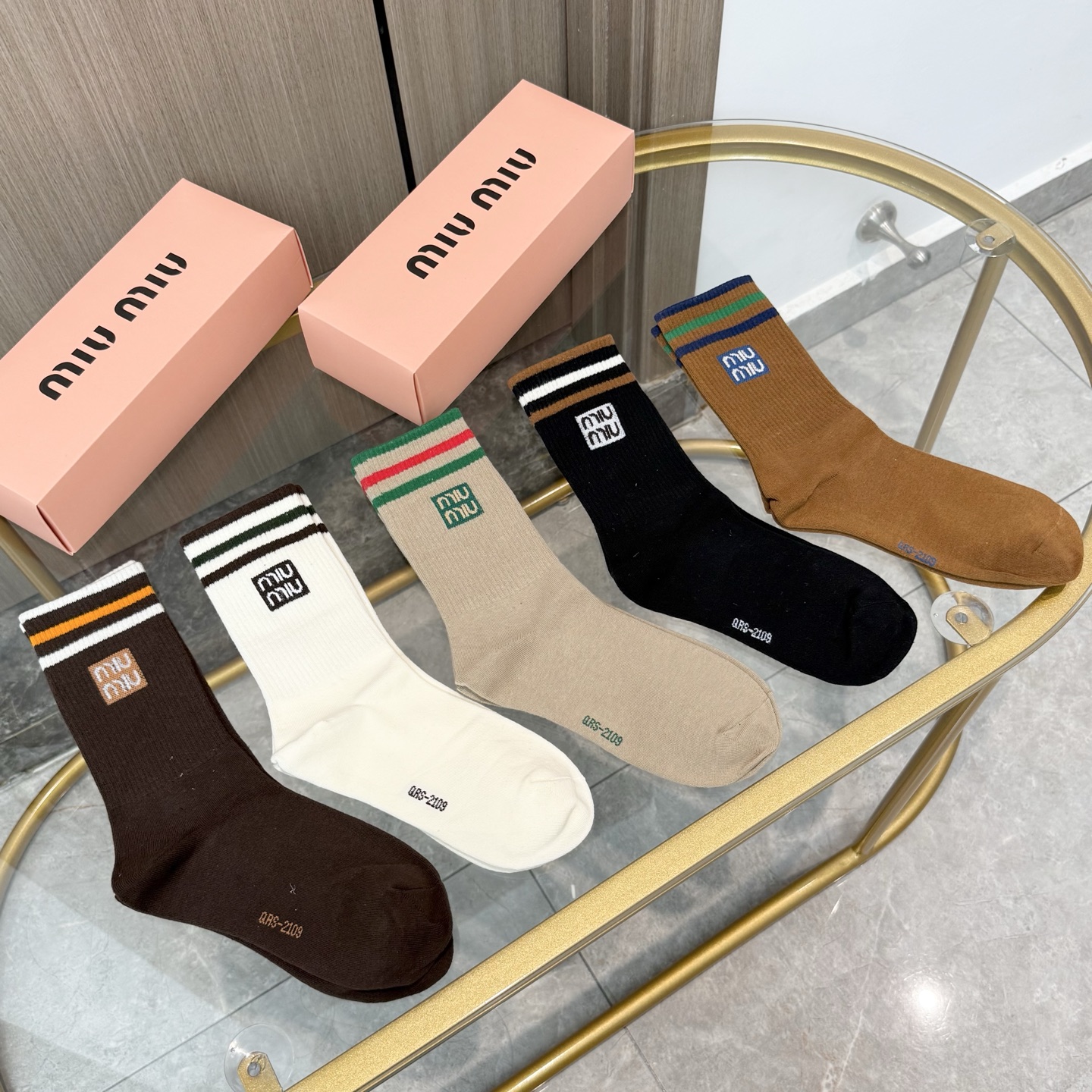 配包装【一盒四双】miumiu · 缪缪❗️高品质🔥超级爆款网红袜子❗️miu家官网同步饰品字母中筒袜，