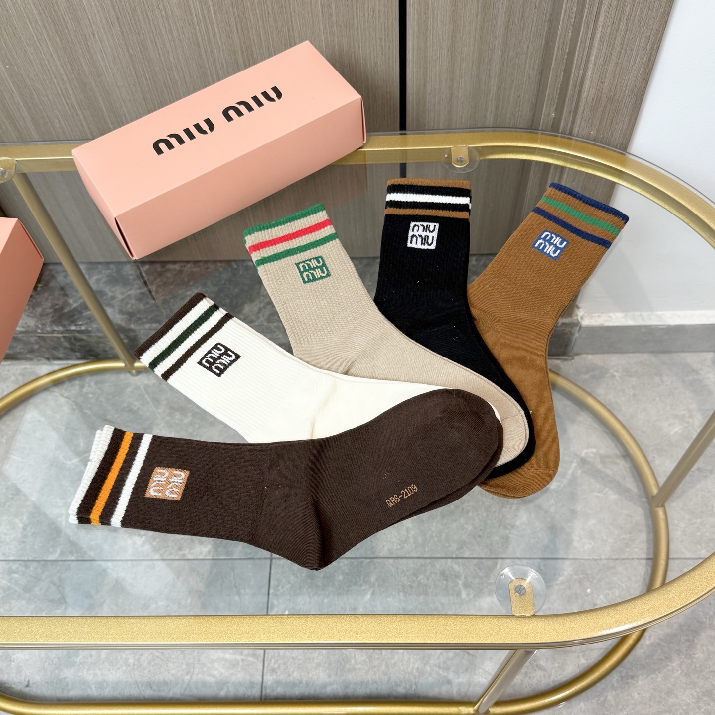 配包装【一盒四双】miumiu · 缪缪❗️高品质🔥超级爆款网红袜子❗️miu家官网同步饰品字母中筒袜，