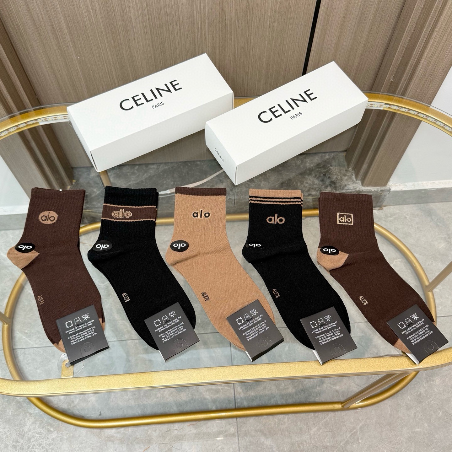 NO:554921,Comes with packaging [five pairs in one box] big-name European and American brand AIO, great-looking European and American big-name mid-calf socks for men and women, indispensable counter-purchased high-quality tall socks for fashionistas. They look super stylish when paired together. They are so fashionable~~ Recommended, recommended, recommended~~ A must-have fashionable item!  !  !  socks, stockings, socks, socks19860909配包装【一盒五双】欧美大牌 AIO好看到爆炸欧美大牌中筒袜男女款潮人必不能少的专柜代购品质高筒袜子 ,搭配起来超高逼格 时髦度爆表啊啊啊啊～～推荐推荐推荐～～必入时髦小单品！！！袜子,丝袜,袜子,socks,accessory