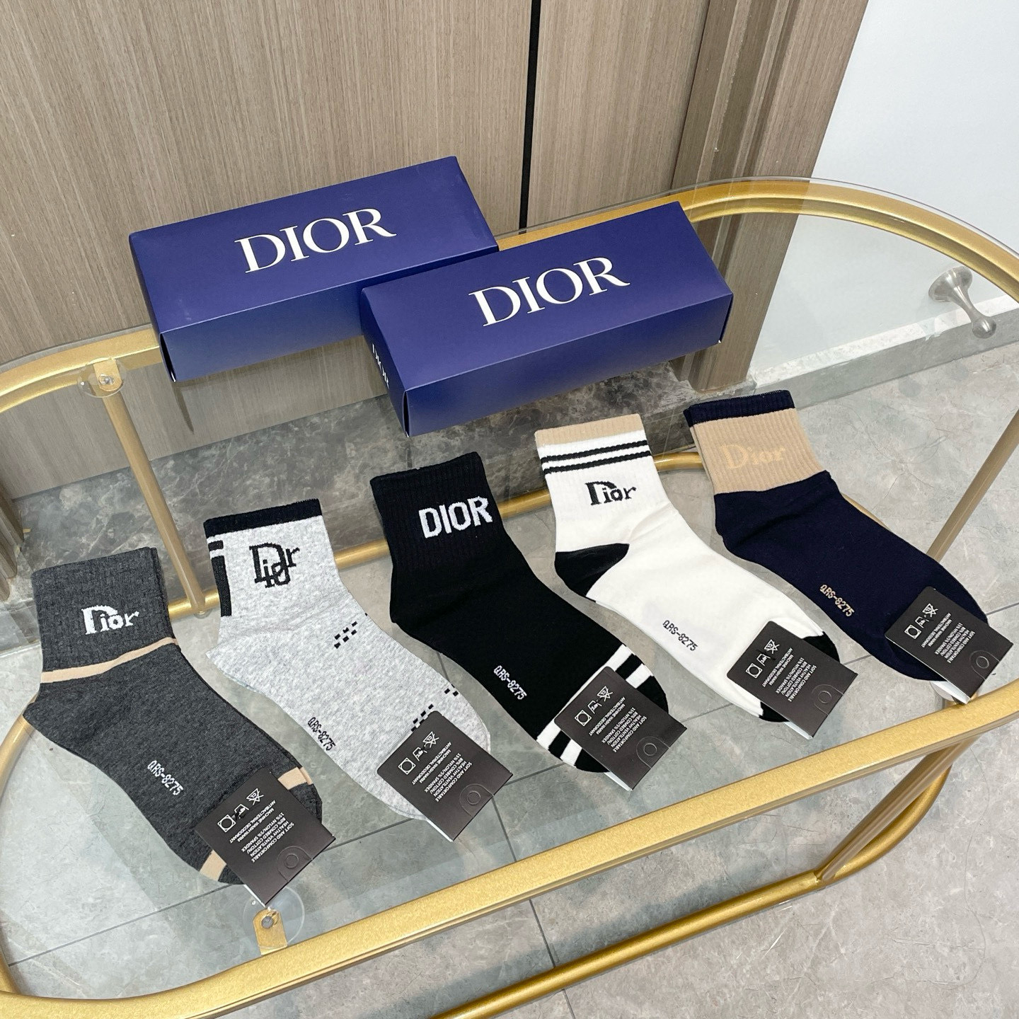 NO:584334,Comes with packaging [five pairs in a box] Dior Dior, a big-name European and American brand. The mid-calf socks for men and women from big-name European and American brands are indispensable for fashionistas. They are a must-have high-quality counter-purchased high-top socks. They look super stylish when paired together. They are so fashionable~~ Recommended, recommended, recommended~~ A must-have fashionable item!  !  !  socks, stockings, socks, dior, dior, socks19860909配包装【一盒五双】欧美大牌 Dior迪奥 好看到爆炸欧美大牌中筒袜男女款潮人必不能少的专柜代购品质高筒袜子 ,搭配起来超高逼格 时髦度爆表啊啊啊啊～～推荐推荐推荐～～必入时髦小单品！！！袜子,丝袜,袜子,dior,dior,socks,accessory