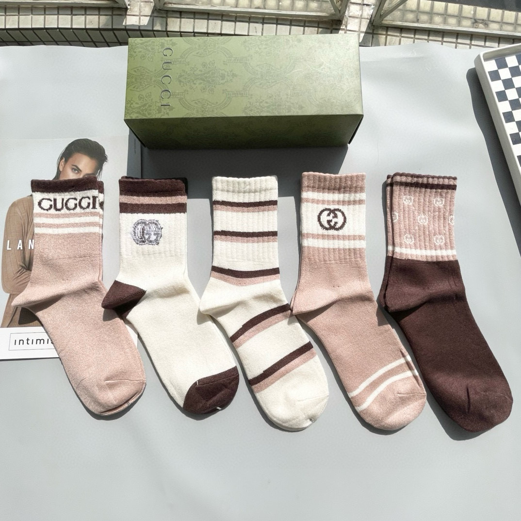 NO:584370,Comes with packaging [five pairs in a box] Gucci Gucci high version ~ Look great. Gucci socks cashmere socks, super soft and waxy, a must-have for fashionistas. Gucci counter-purchased quality mid-calf socks, super high-end style when paired with them, extremely fashionable~~ Recommended, recommended, recommended~~ A must-have fashionable item!  !  !  socks, stockings, socks, gucci, socks19860909配包装【一盒五双】Gucci古奇高版本 ～好看到爆炸gucci 袜子羊绒袜,超软糯潮人必不能少的gucci专柜代购品质 中筒袜子 ,搭配起来超高逼格 时髦度爆表啊啊啊啊～～推荐推荐推荐～～必入时髦小单品！！！袜子,丝袜,袜子,gucci,socks,accessory